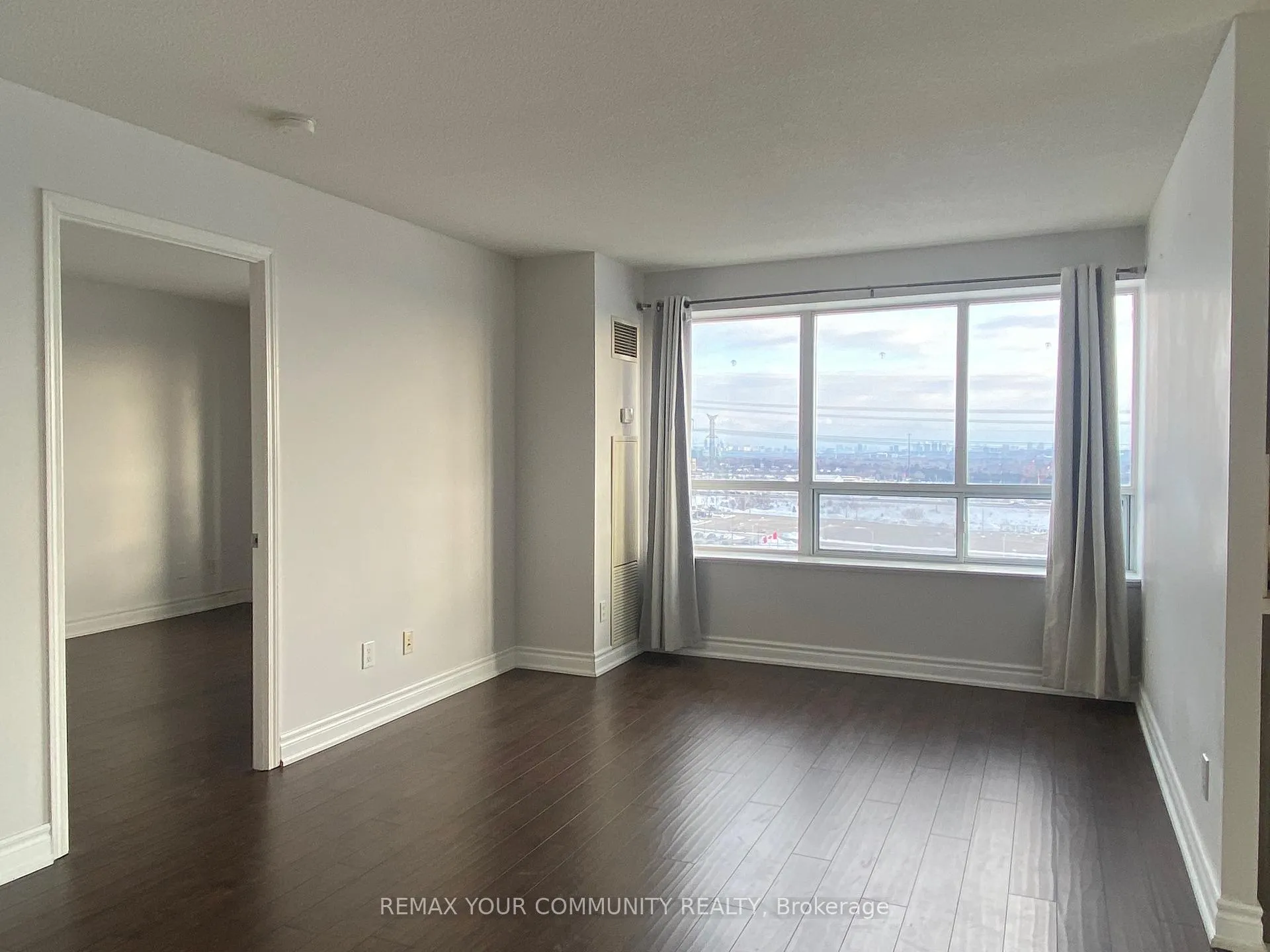 Photo 10 of Unit LPH10, 23 Oneida Crescent, Richmond Hill, Langstaff — HOMEH
