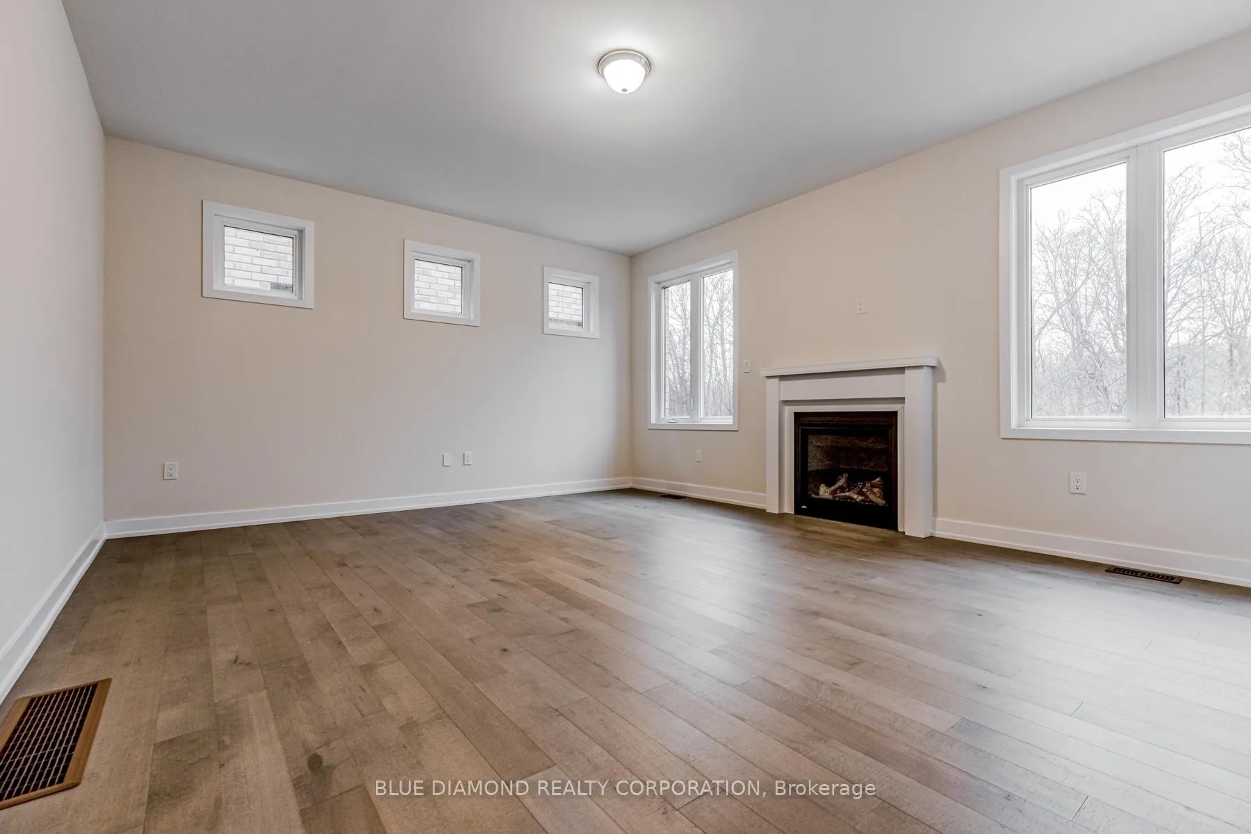 Photo 2 of 1479 Wellwood Terrace, Milton, Cobban — HOMEH