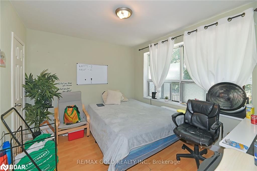 Photo 6 of 156 Barrington Avenue, Toronto, Crescent Town — HOMEH