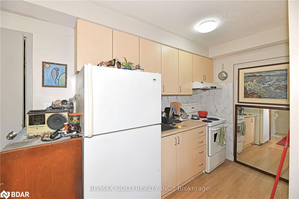 Photo 10 of 156 Barrington Avenue, Toronto, Crescent Town — HOMEH