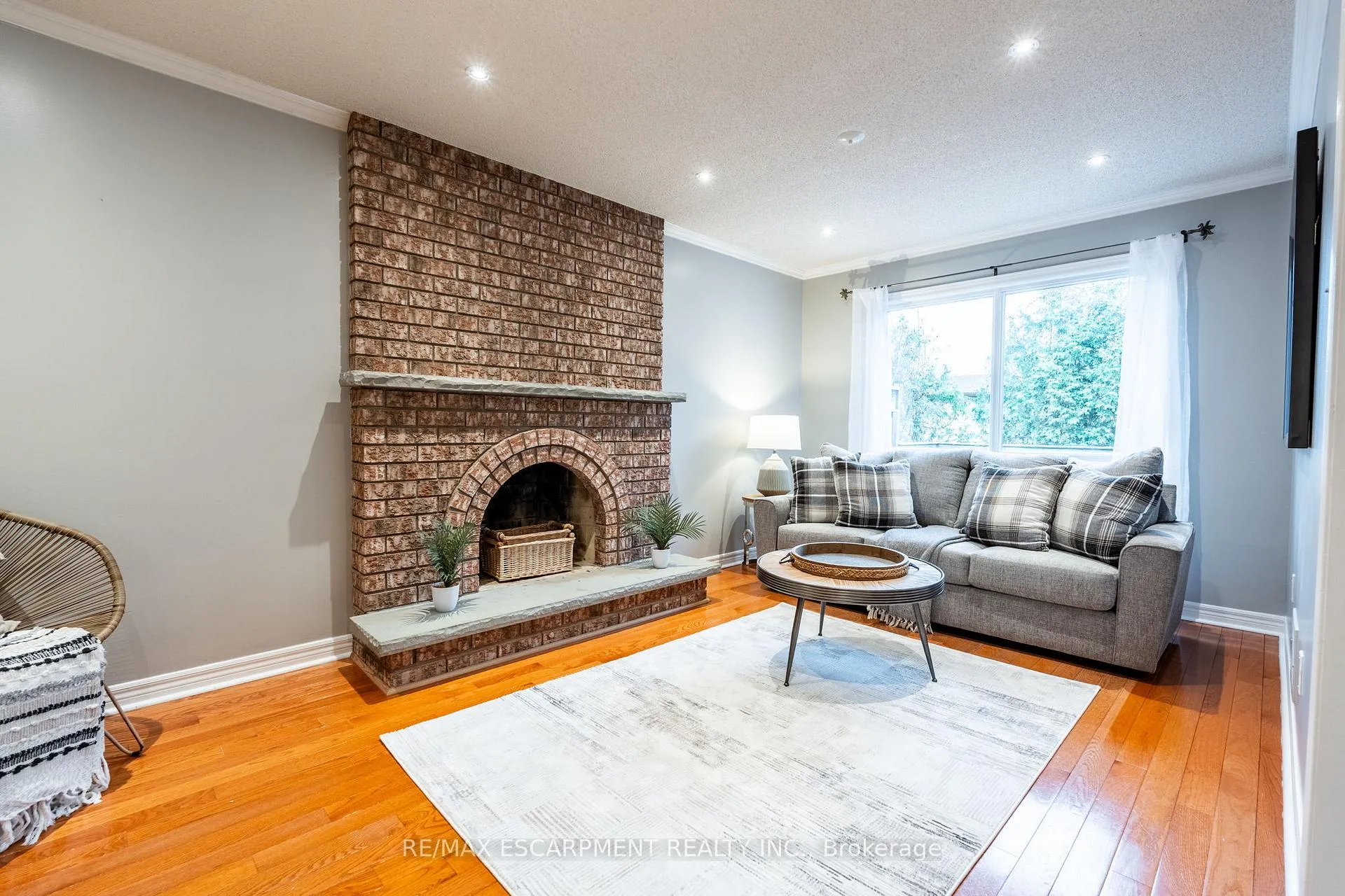 Photo 4 of 38 Fellowes Crescent, Hamilton, Waterdown — HOMEH