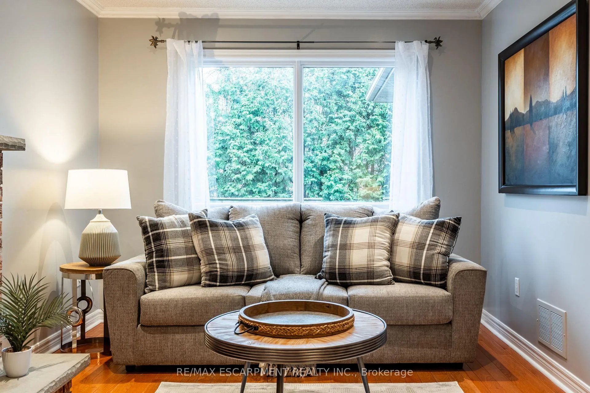 Photo 5 of 38 Fellowes Crescent, Hamilton, Waterdown — HOMEH
