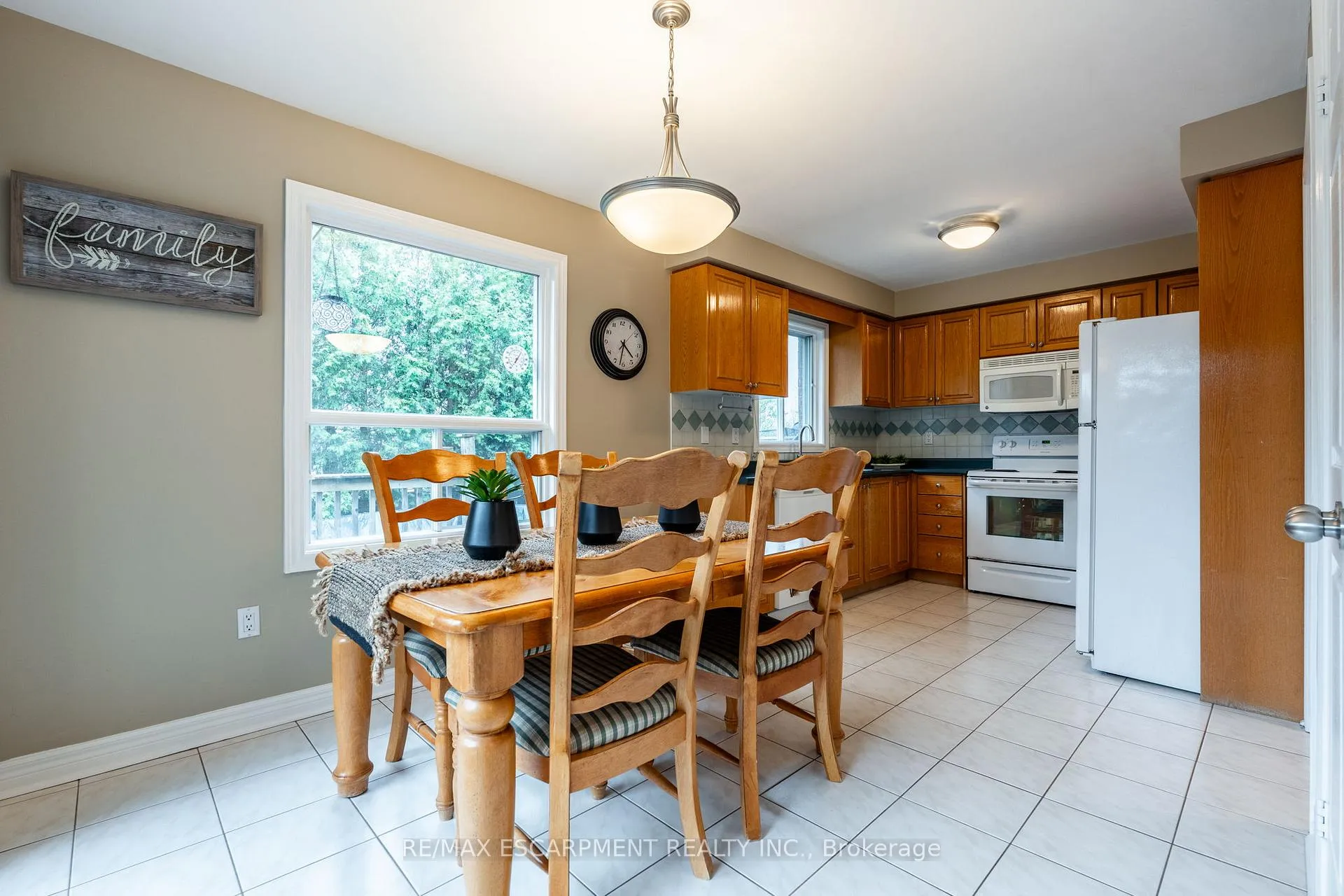 Photo 8 of 38 Fellowes Crescent, Hamilton, Waterdown — HOMEH
