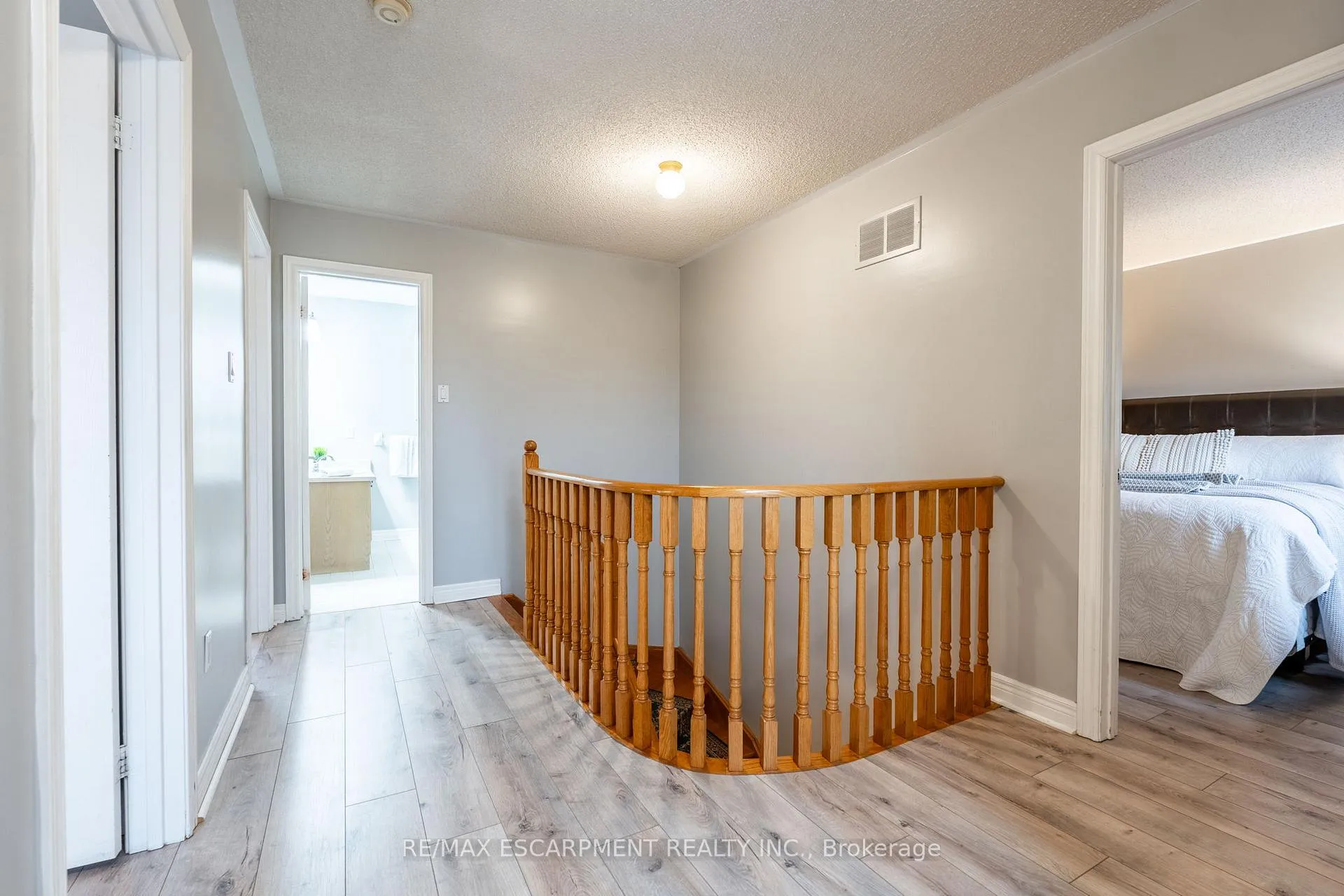 Photo 16 of 38 Fellowes Crescent, Hamilton, Waterdown — HOMEH