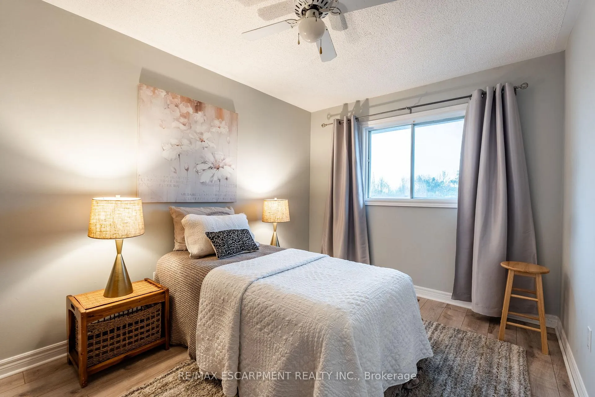 Photo 18 of 38 Fellowes Crescent, Hamilton, Waterdown — HOMEH