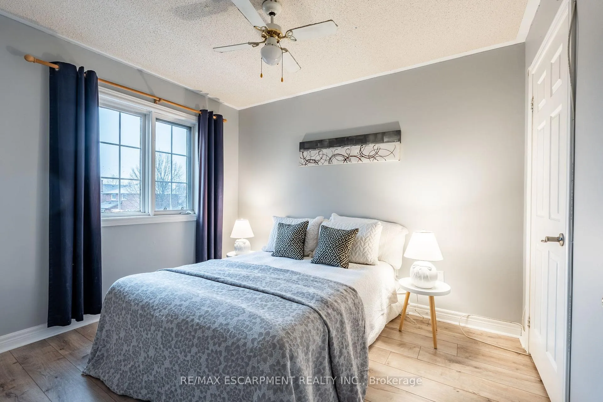 Photo 19 of 38 Fellowes Crescent, Hamilton, Waterdown — HOMEH