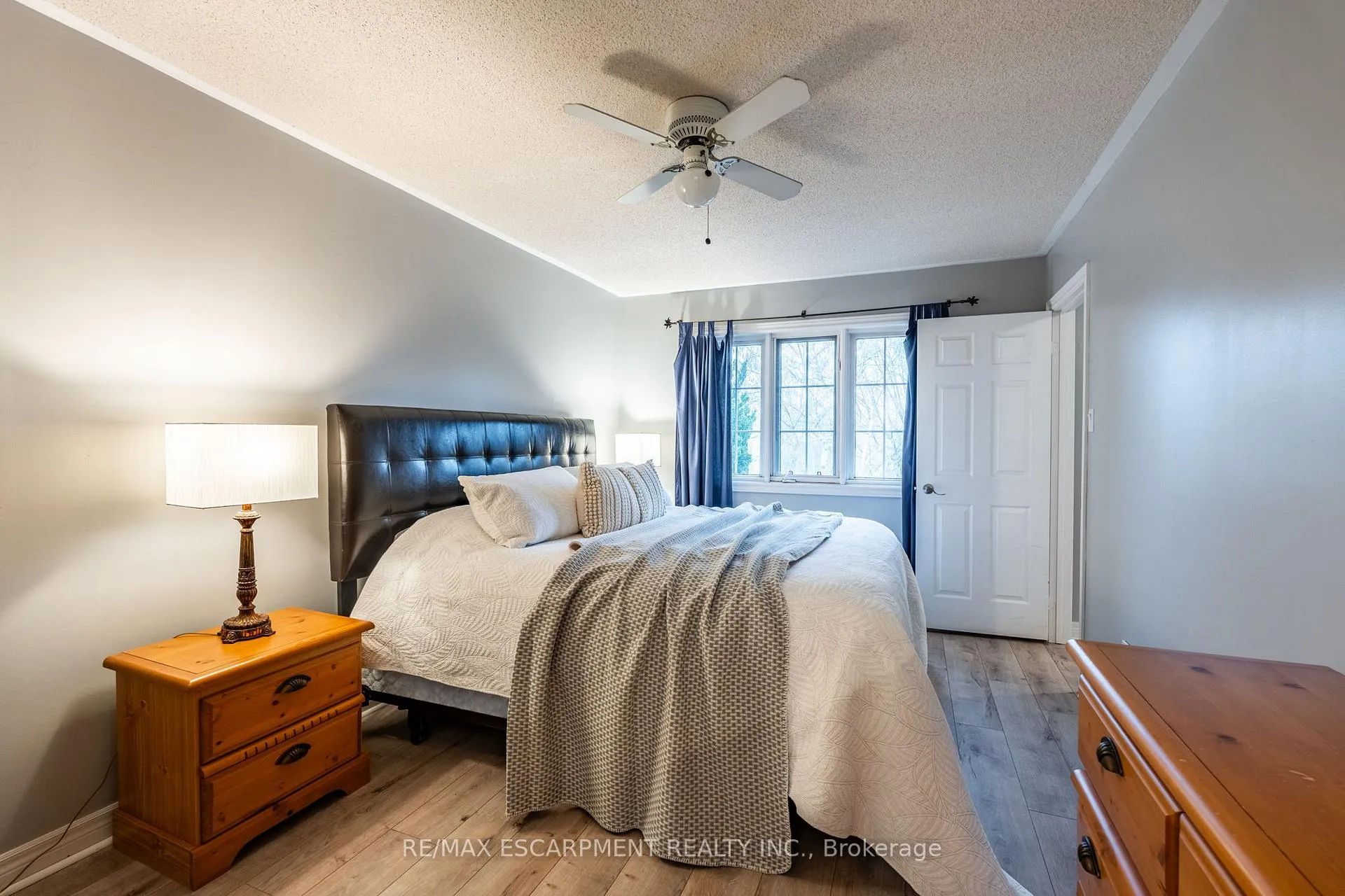 Photo 22 of 38 Fellowes Crescent, Hamilton, Waterdown — HOMEH