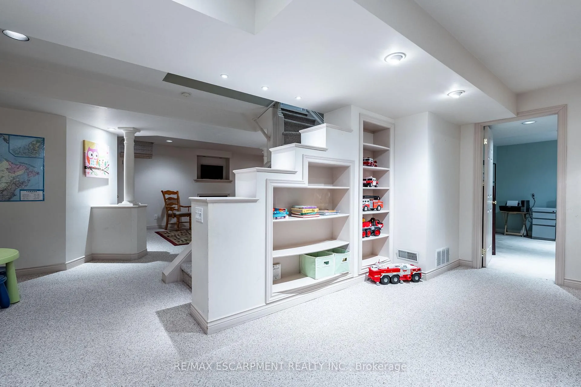 Photo 27 of 38 Fellowes Crescent, Hamilton, Waterdown — HOMEH