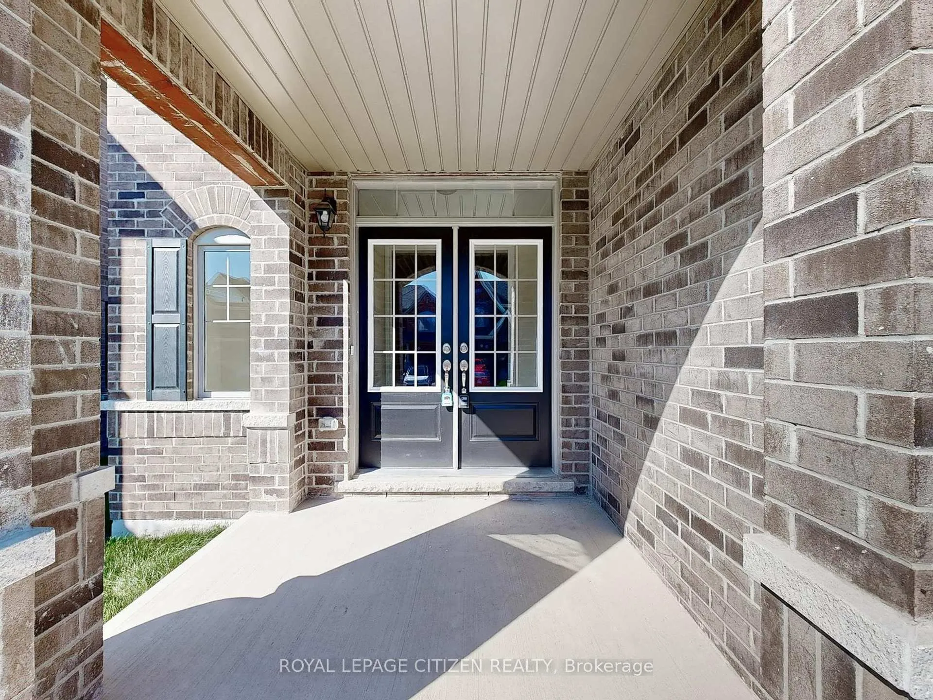 Photo 4 of 102 North Garden Boulevard, Scugog, Port Perry — HOMEH