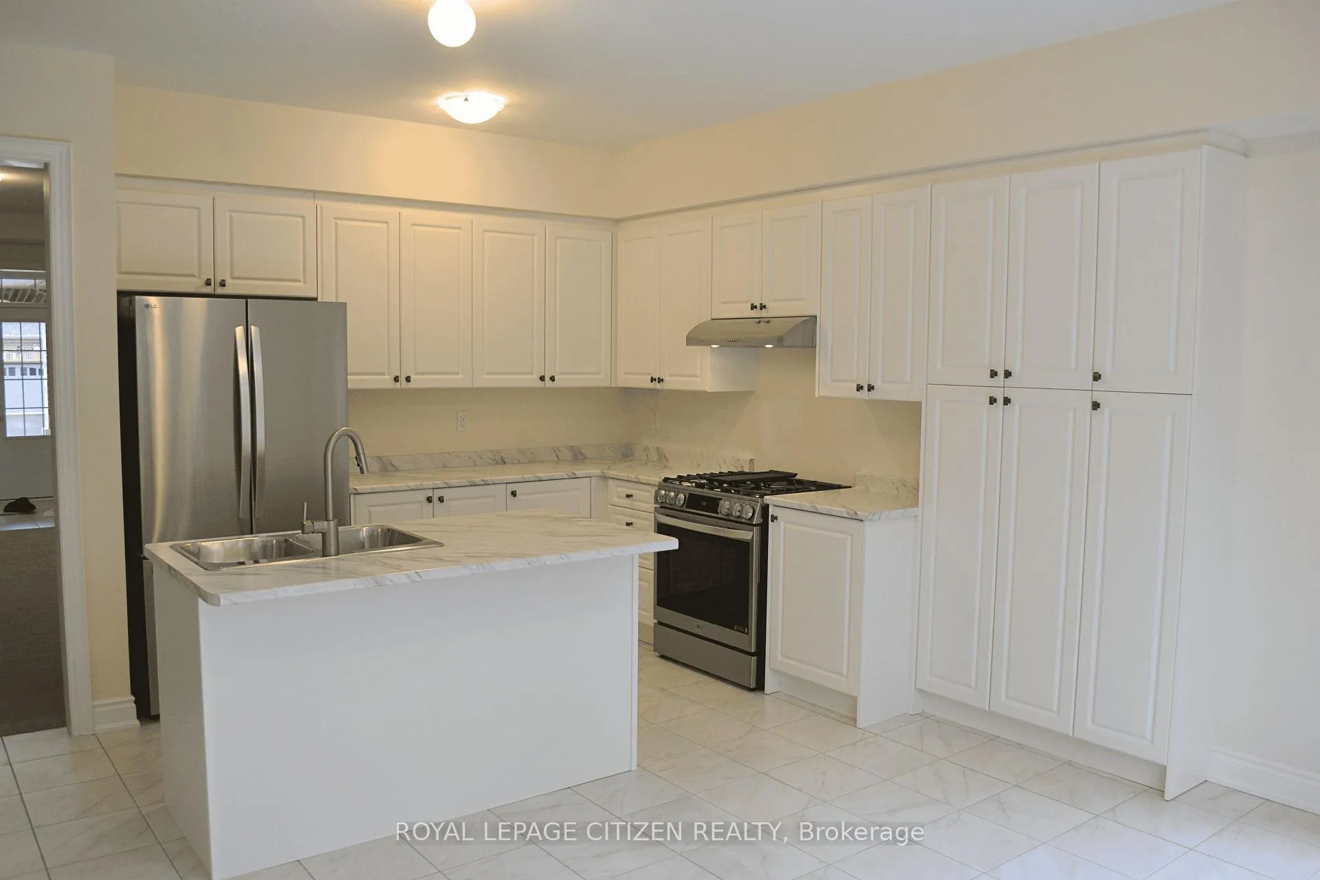 Photo 13 of 102 North Garden Boulevard, Scugog, Port Perry — HOMEH