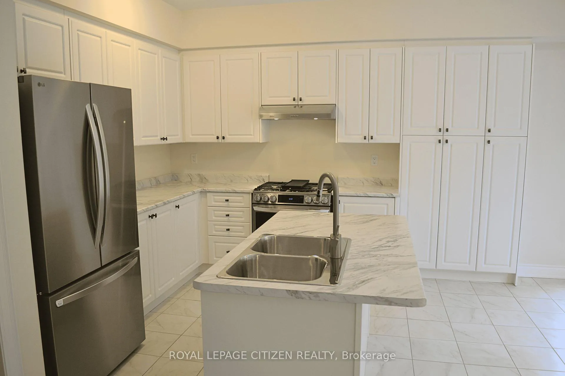 Photo 14 of 102 North Garden Boulevard, Scugog, Port Perry — HOMEH