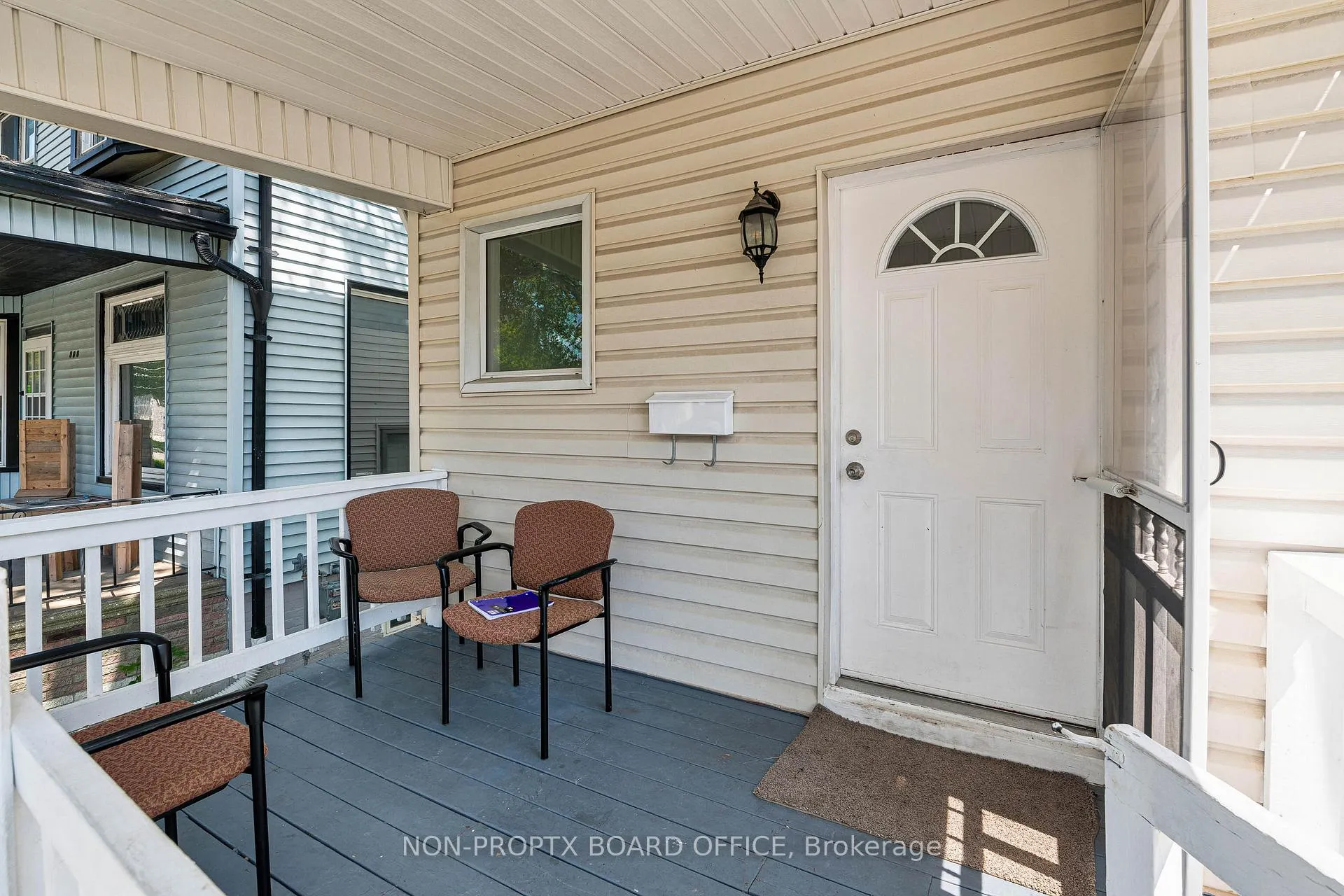 Photo 3 of 812 Dougall Avenue, Windsor — HOMEH