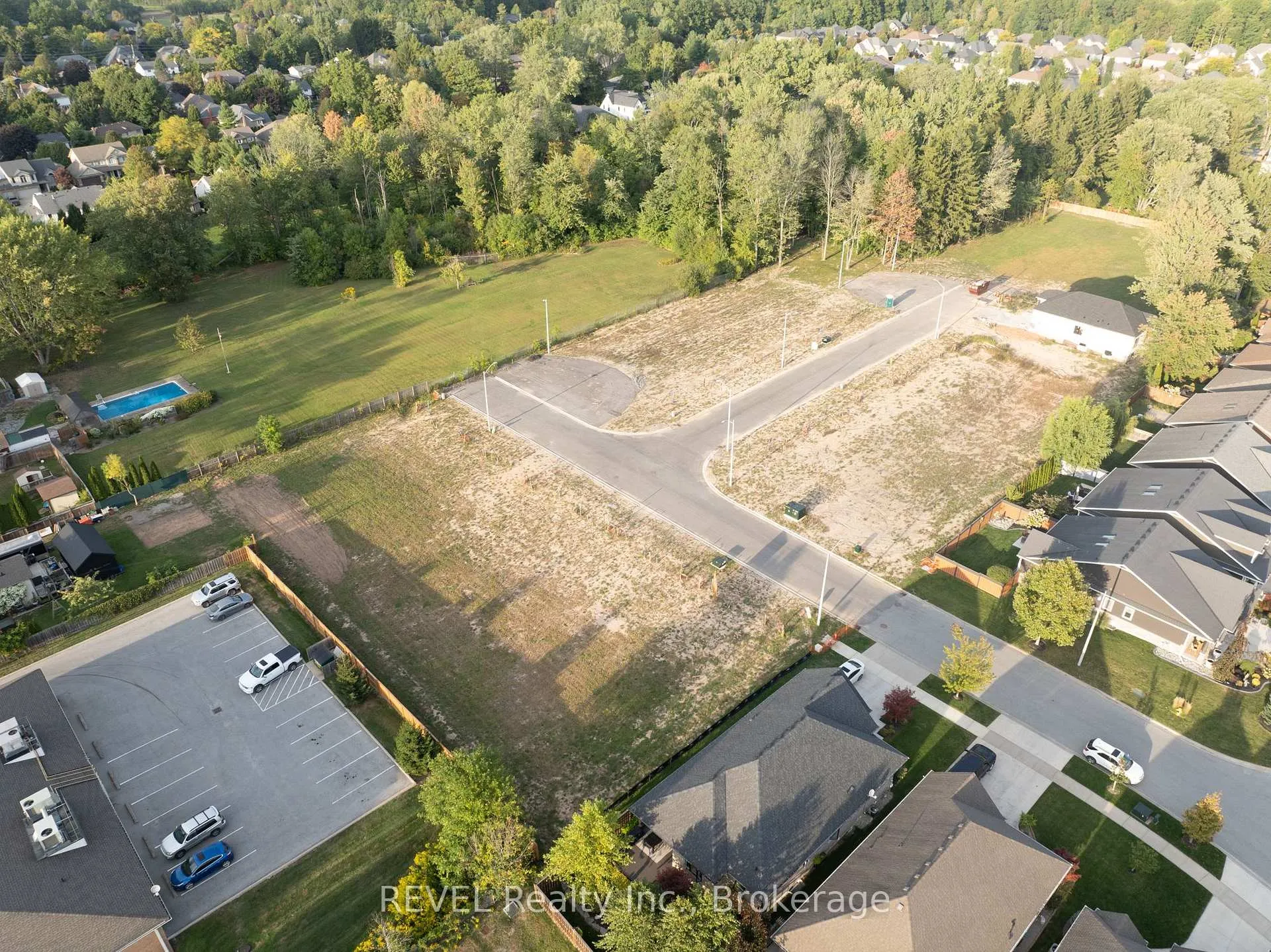 Photo 12 of 98 Tanner Drive, Pelham, Fonthill — HOMEH