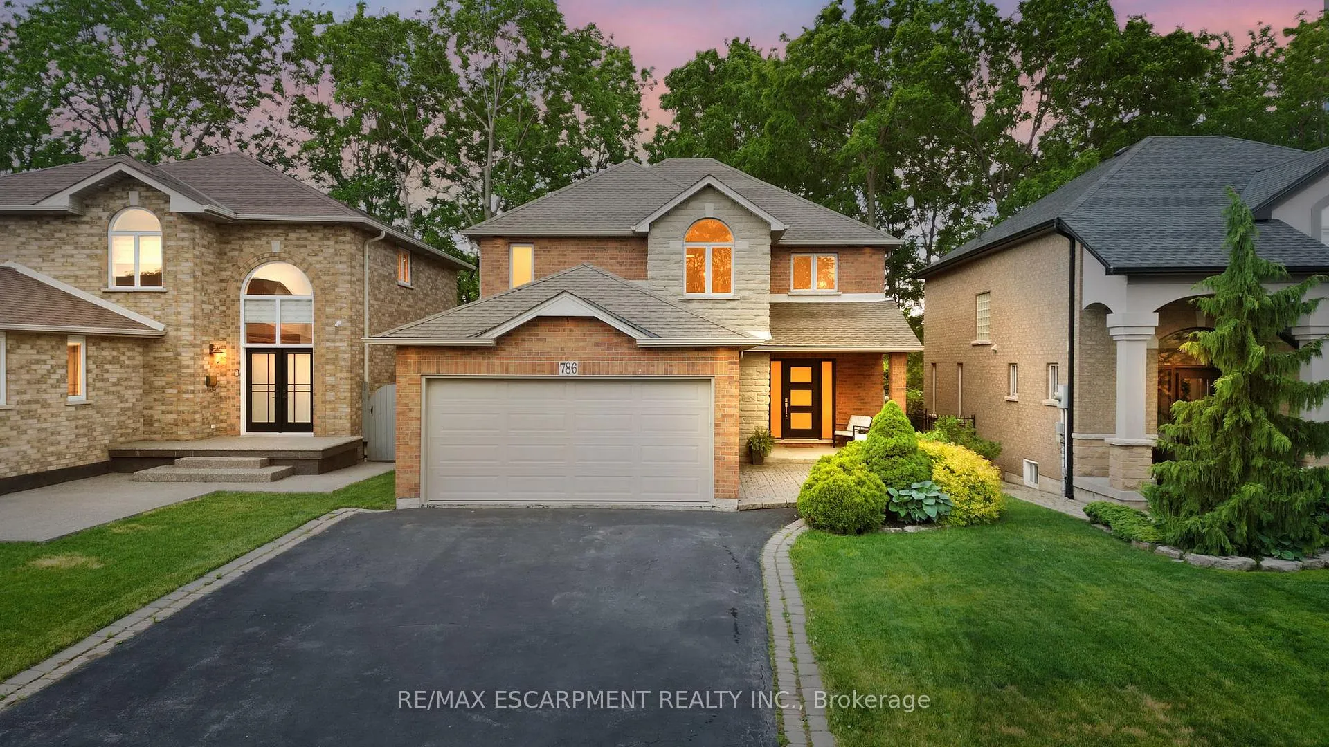 Photo 1 of 786 Upper Horning Road, Hamilton, Gurnett — HOMEH