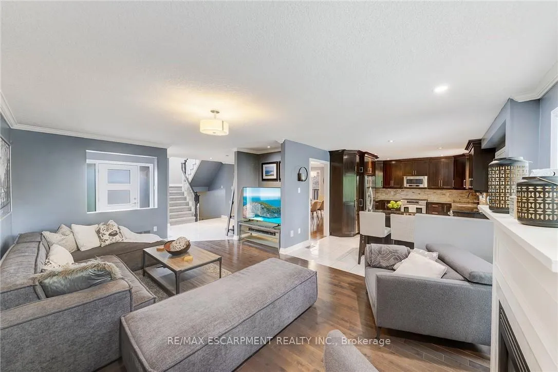 Photo 10 of 786 Upper Horning Road, Hamilton, Gurnett — HOMEH