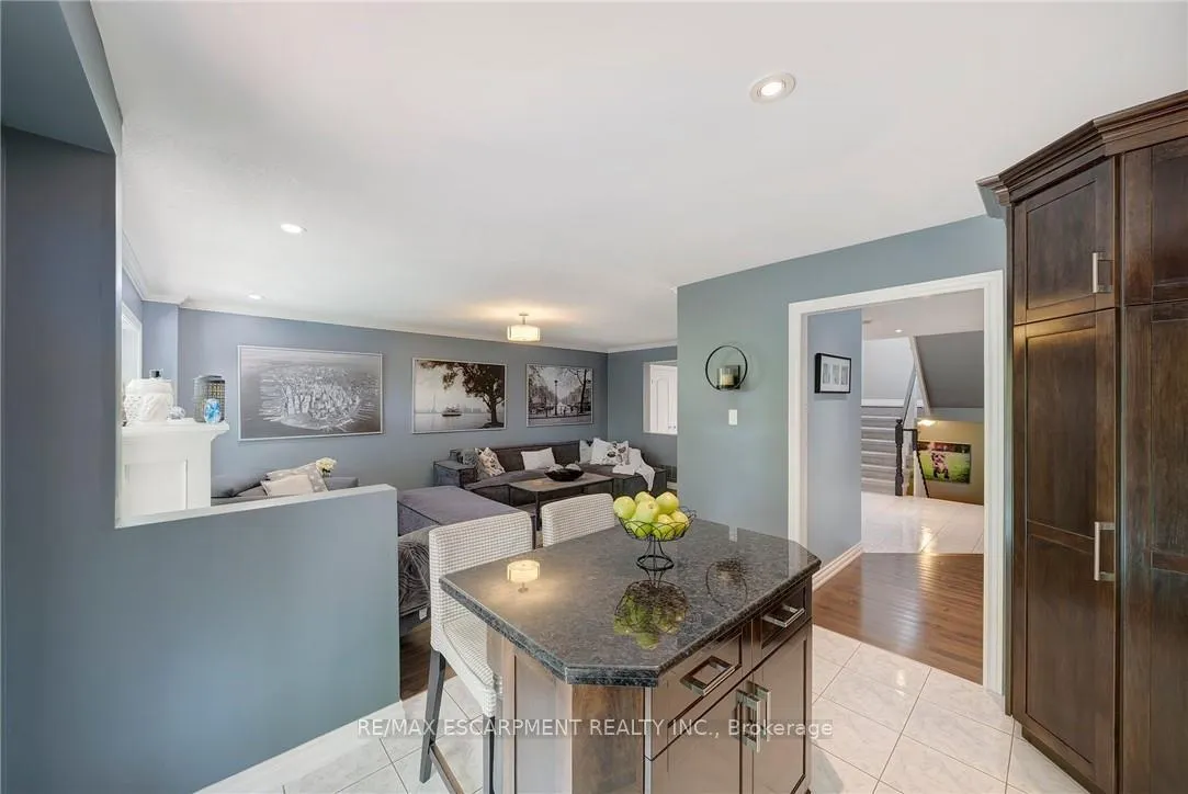 Photo 11 of 786 Upper Horning Road, Hamilton, Gurnett — HOMEH