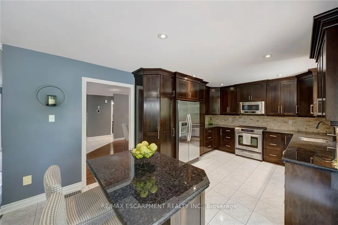 Photo 12 of 786 Upper Horning Road, Hamilton, Gurnett — HOMEH