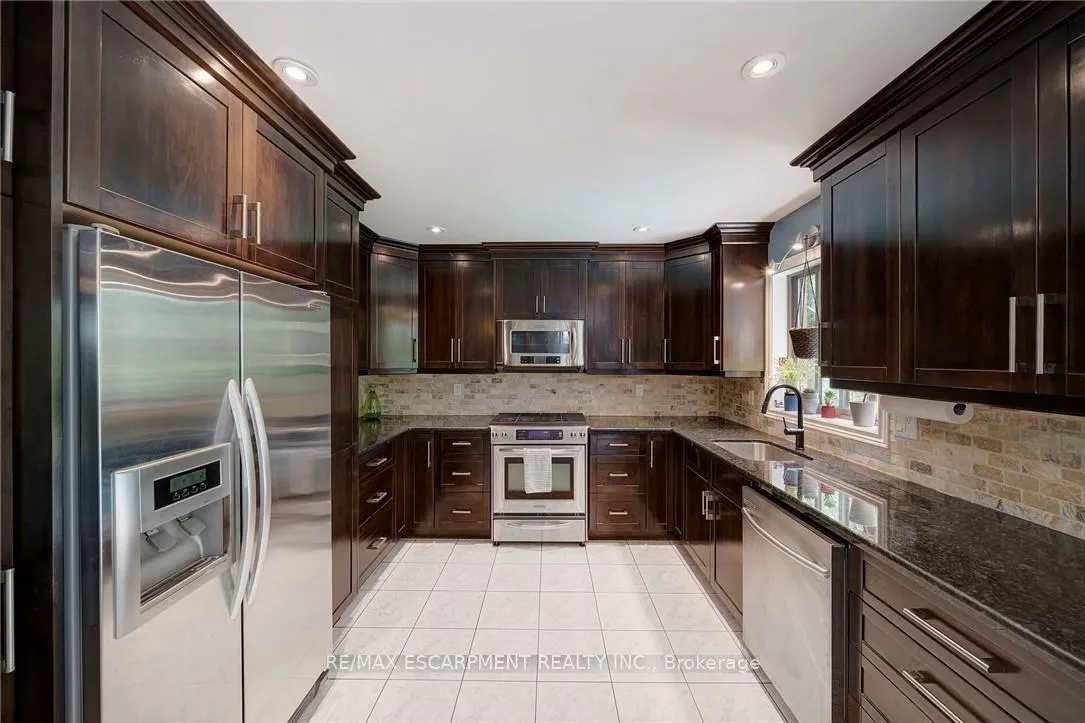 Photo 13 of 786 Upper Horning Road, Hamilton, Gurnett — HOMEH