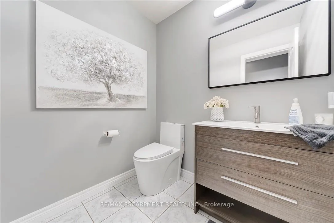 Photo 21 of 786 Upper Horning Road, Hamilton, Gurnett — HOMEH