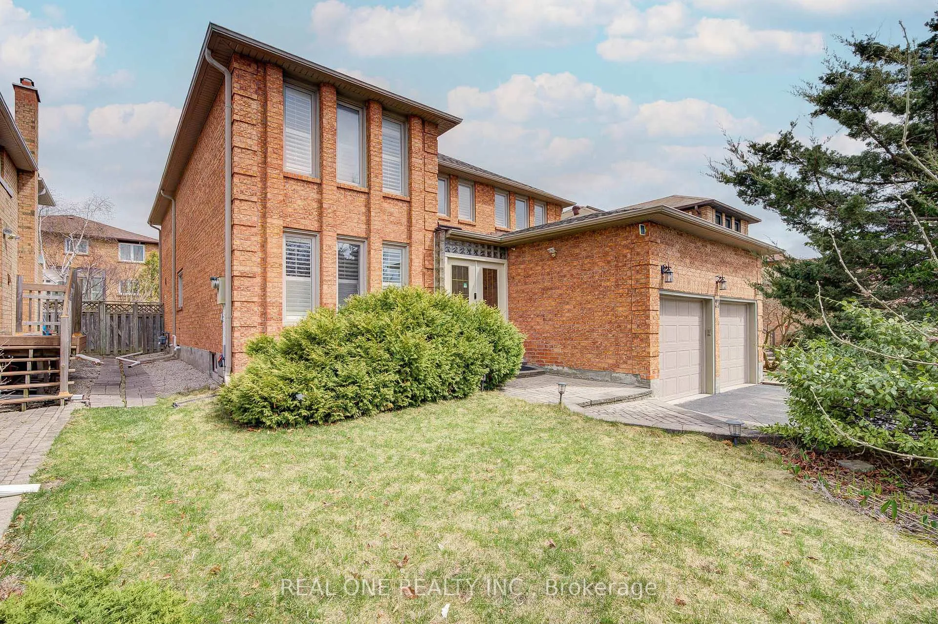 Front of 27 Binscarth Crescent