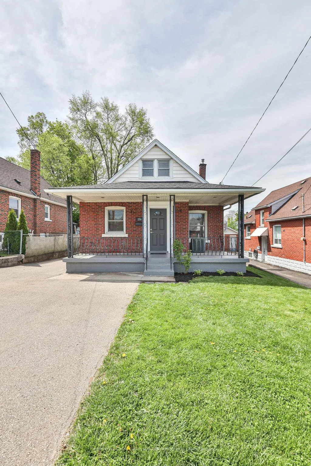 Front of 256 Walter Avenue S