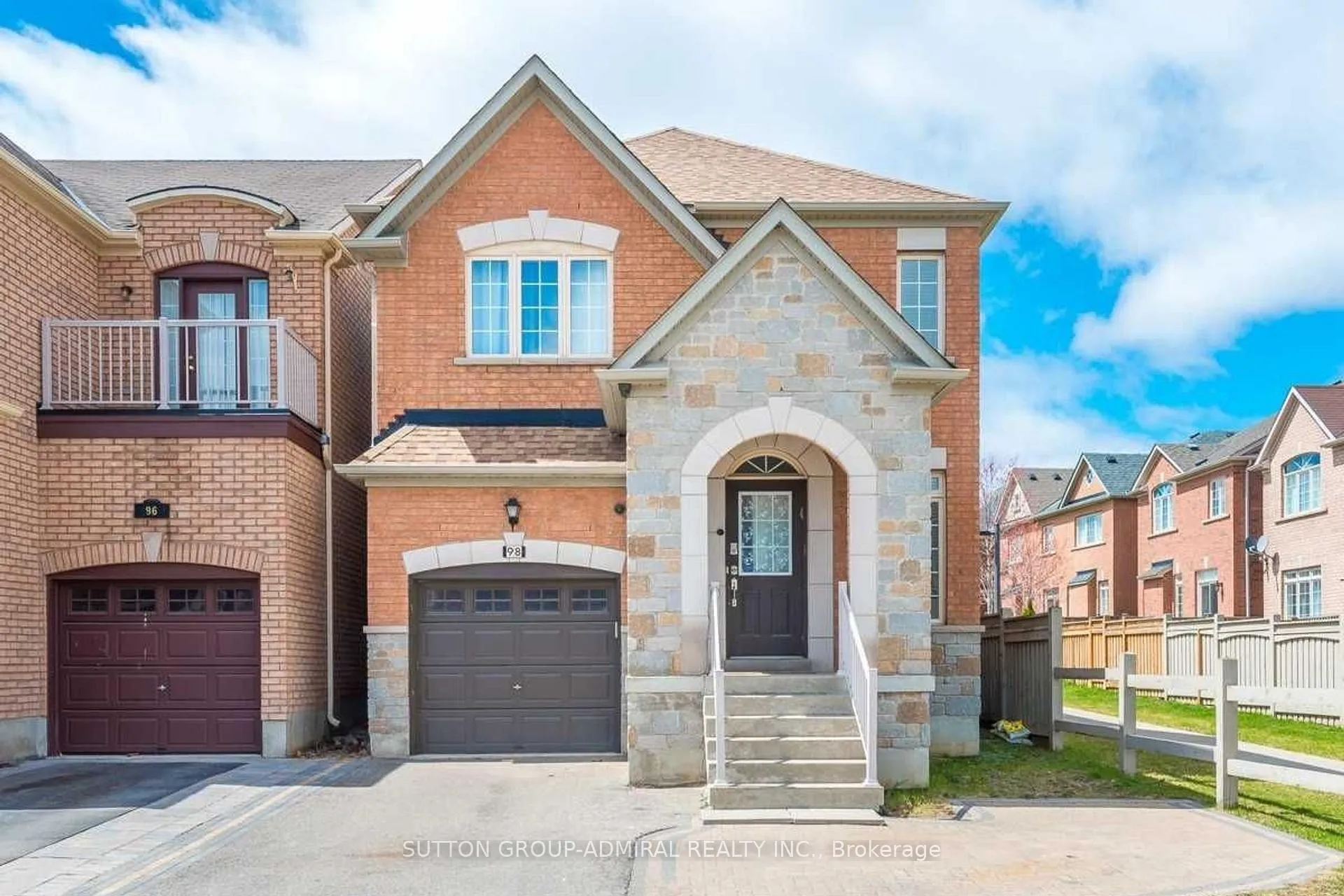 Photo 2 of 98 Dewpoint Road, Vaughan, Patterson — HOMEH