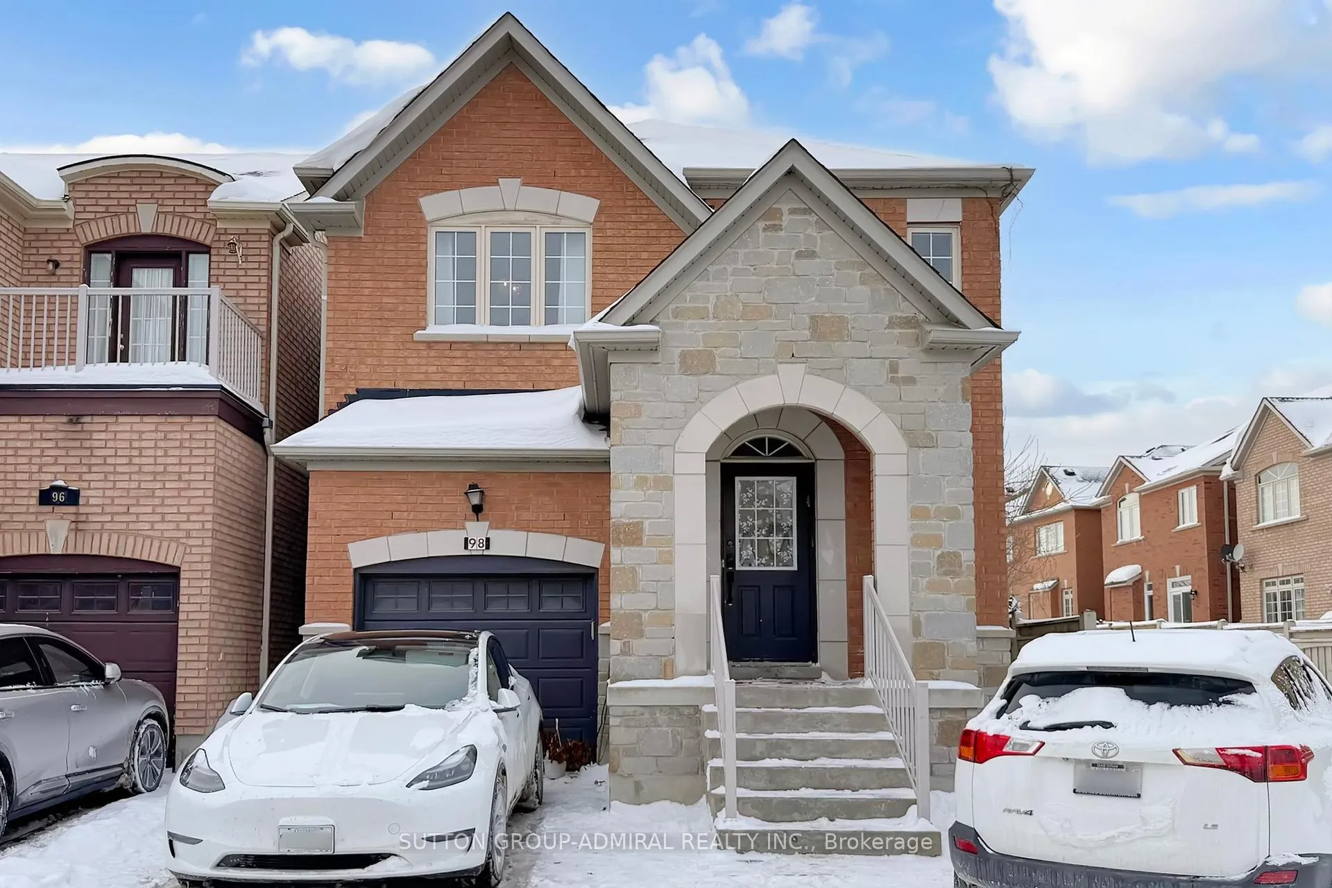 Photo 3 of 98 Dewpoint Road, Vaughan, Patterson — HOMEH
