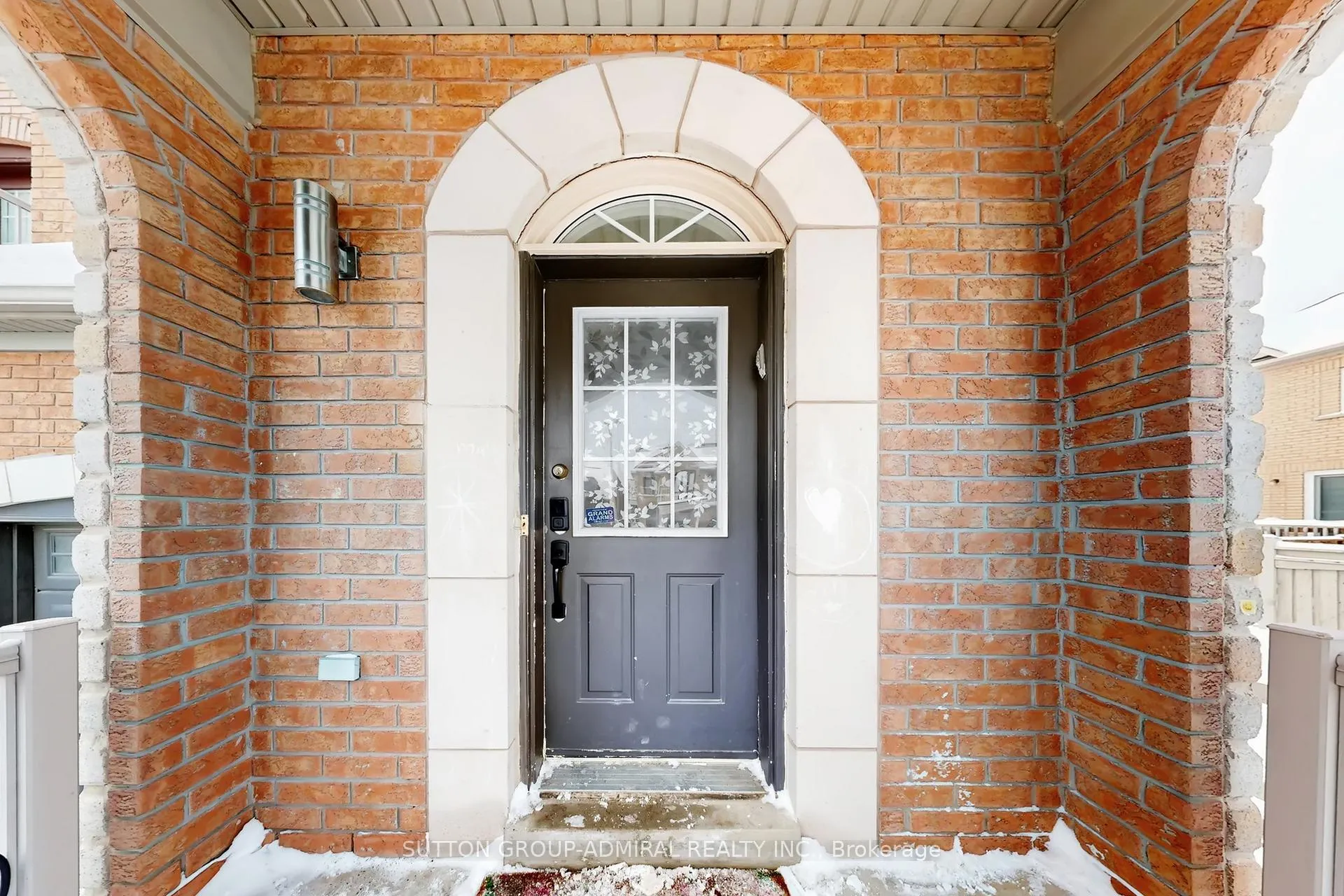 Photo 4 of 98 Dewpoint Road, Vaughan, Patterson — HOMEH