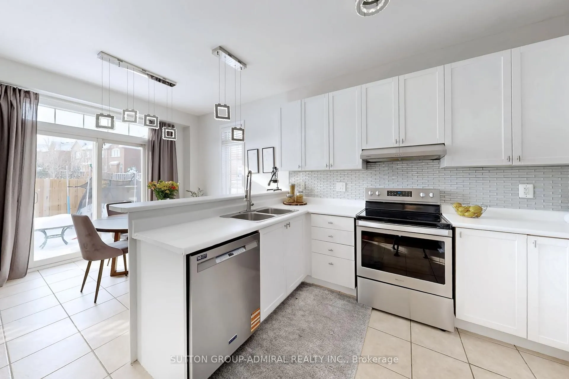 Photo 20 of 98 Dewpoint Road, Vaughan, Patterson — HOMEH