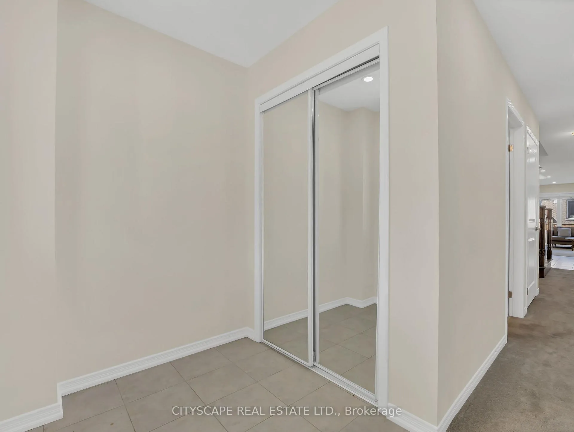 Photo 2 of 7725 Shagbark Avenue, Niagara Falls, Brown — HOMEH