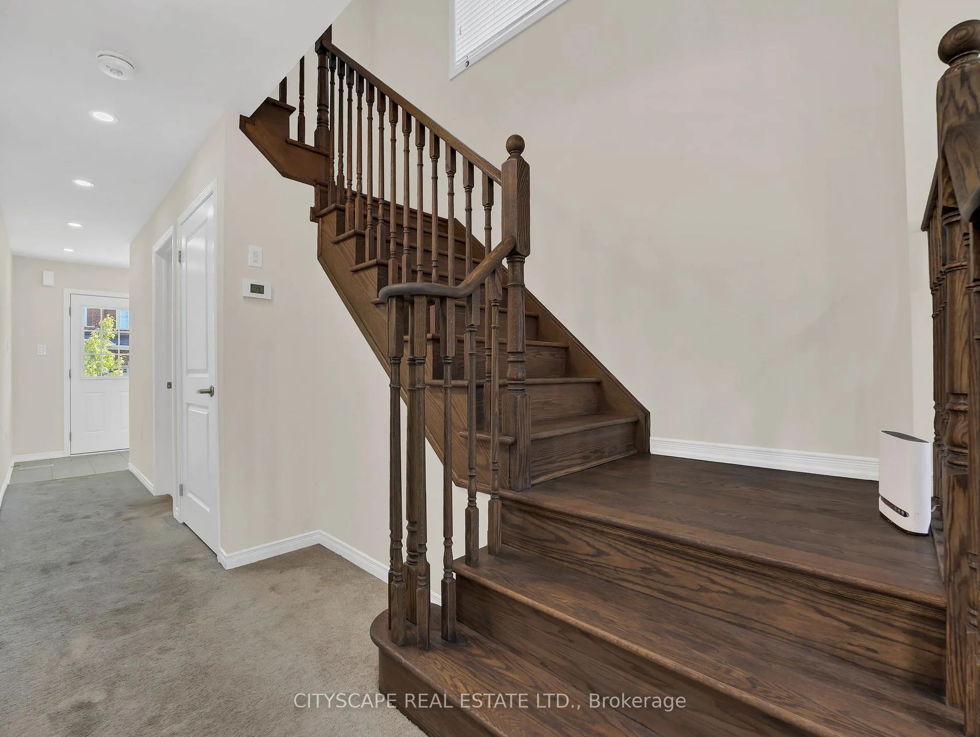 Photo 3 of 7725 Shagbark Avenue, Niagara Falls, Brown — HOMEH