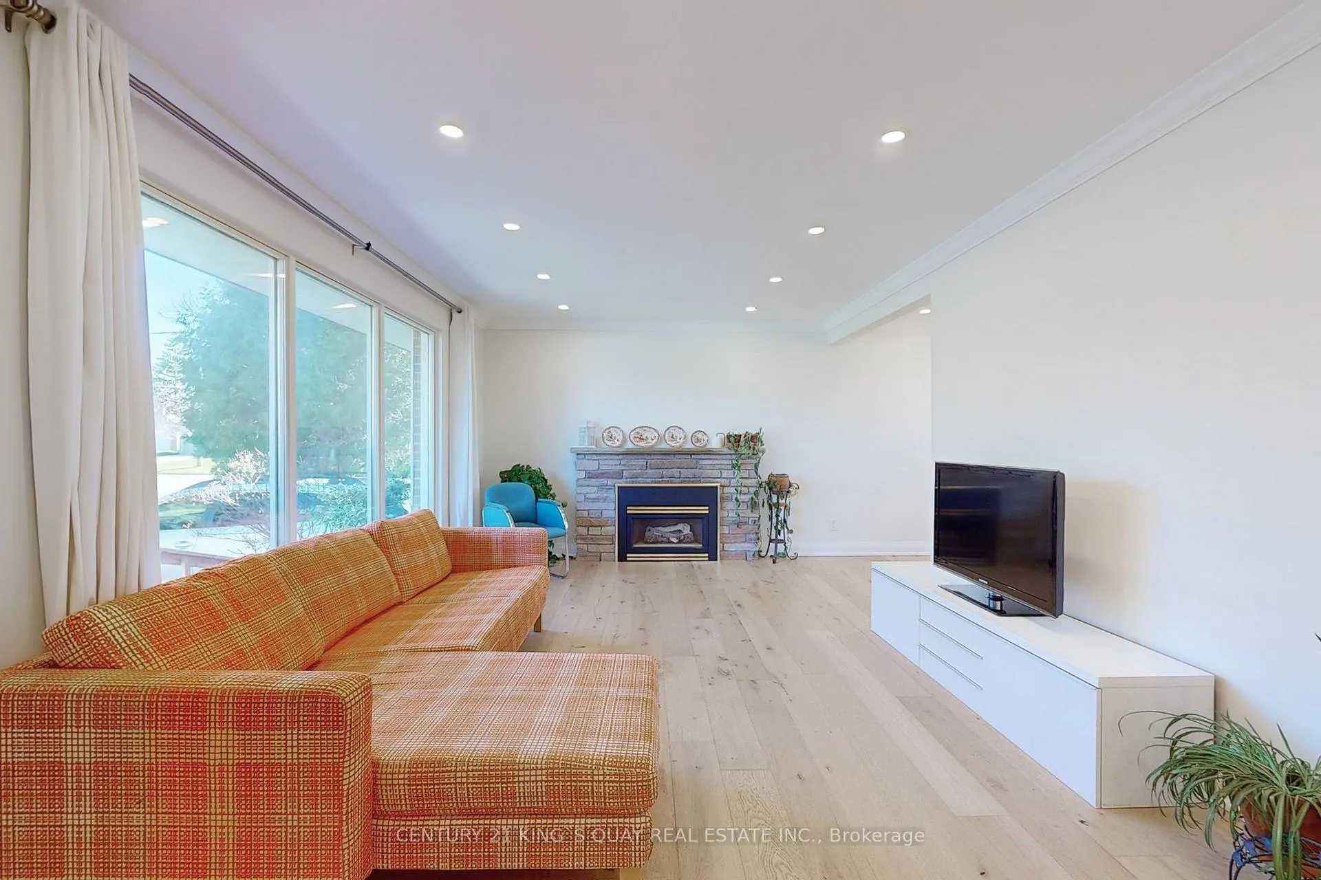 Photo 5 of 4 Honeybourne Crescent, Markham, Bullock — HOMEH
