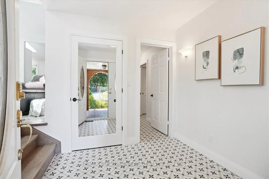 Photo 5 of 93 Westgate Park Drive, St. Catharines, Lakeshore — HOMEH