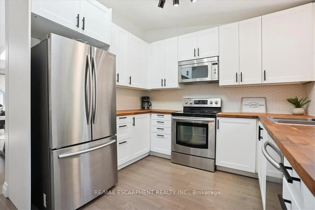 Photo 14 of 93 Westgate Park Drive, St. Catharines, Lakeshore — HOMEH