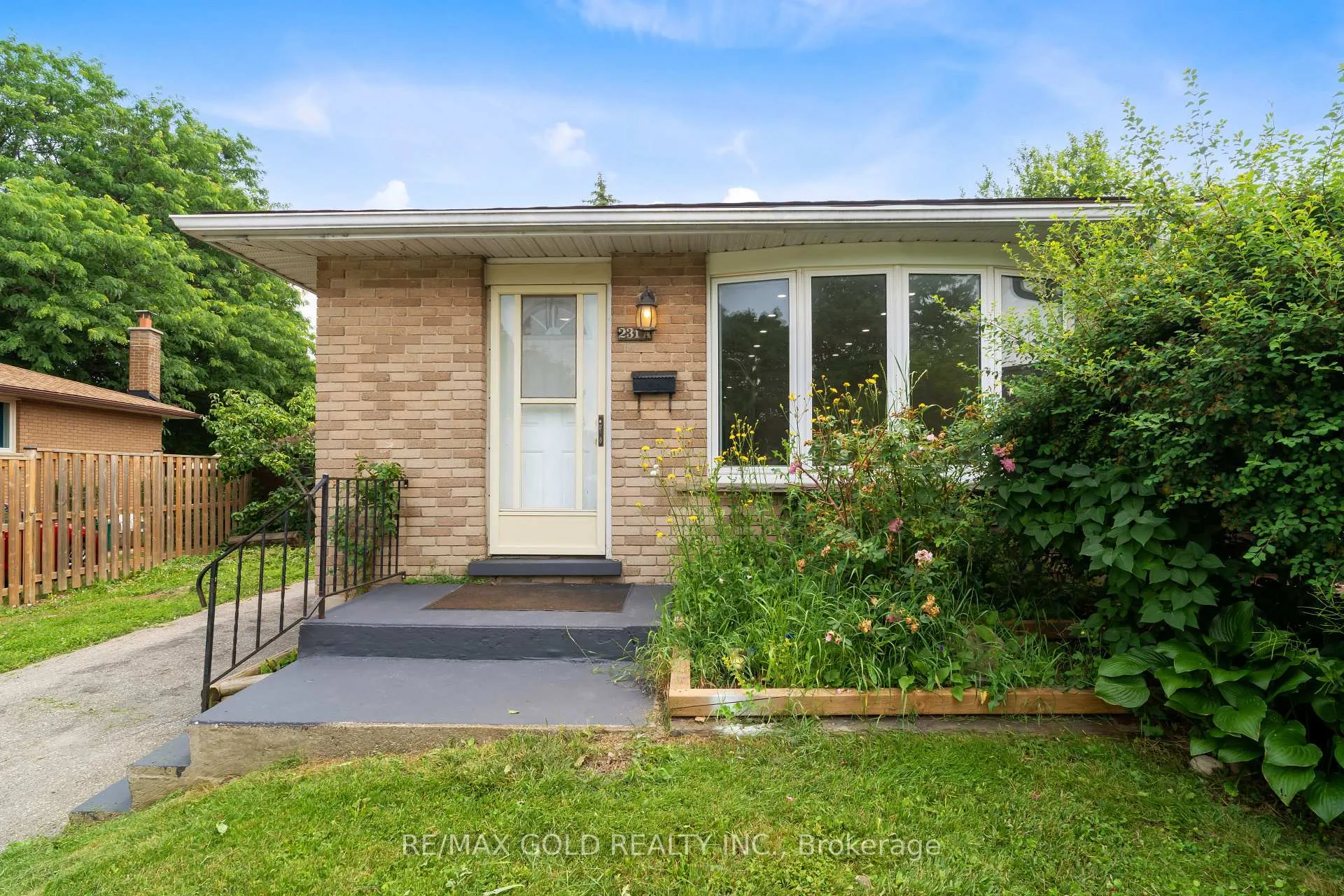 Photo 2 of 231 Cedarbrae Avenue, Waterloo — HOMEH