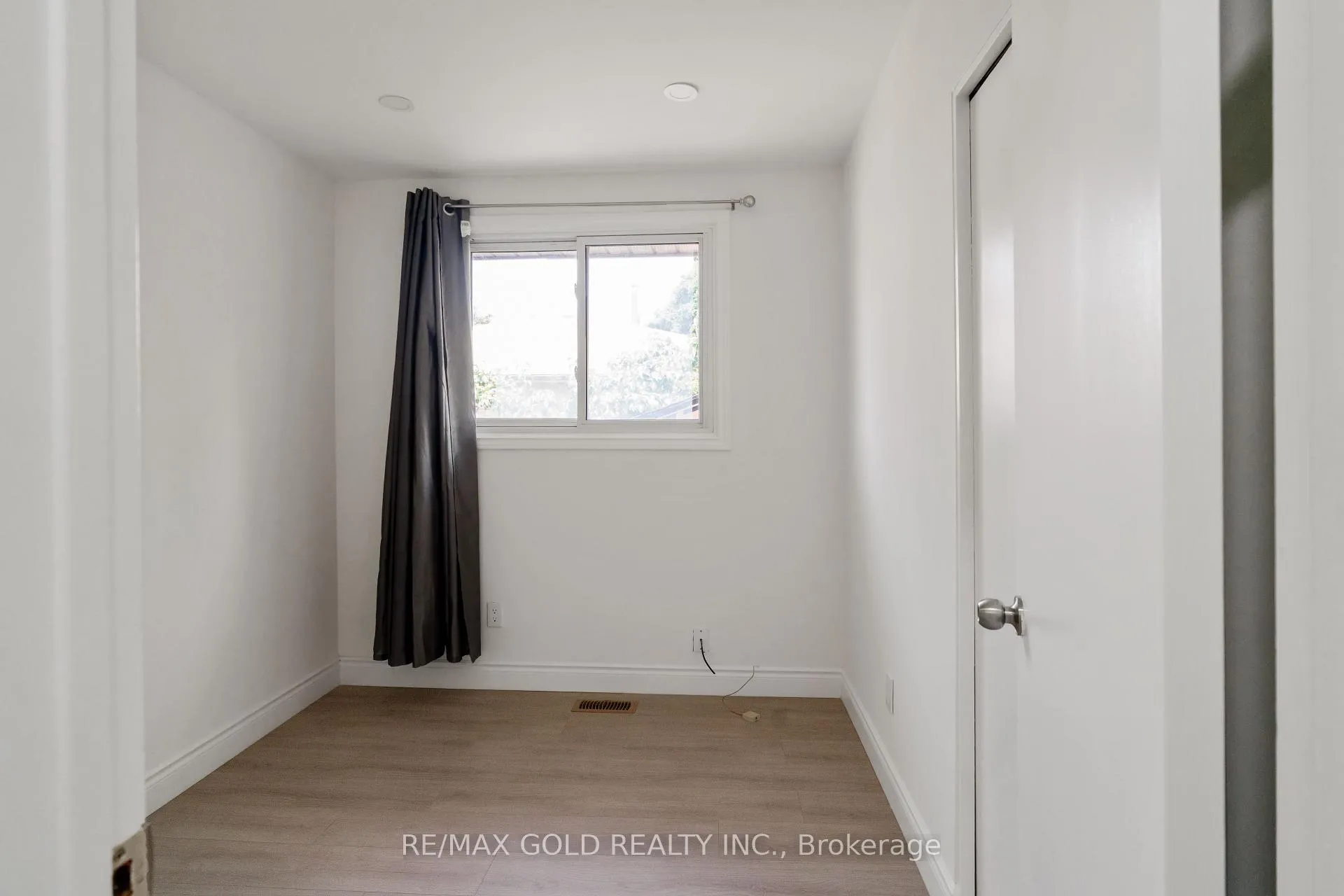Photo 5 of 231 Cedarbrae Avenue, Waterloo — HOMEH