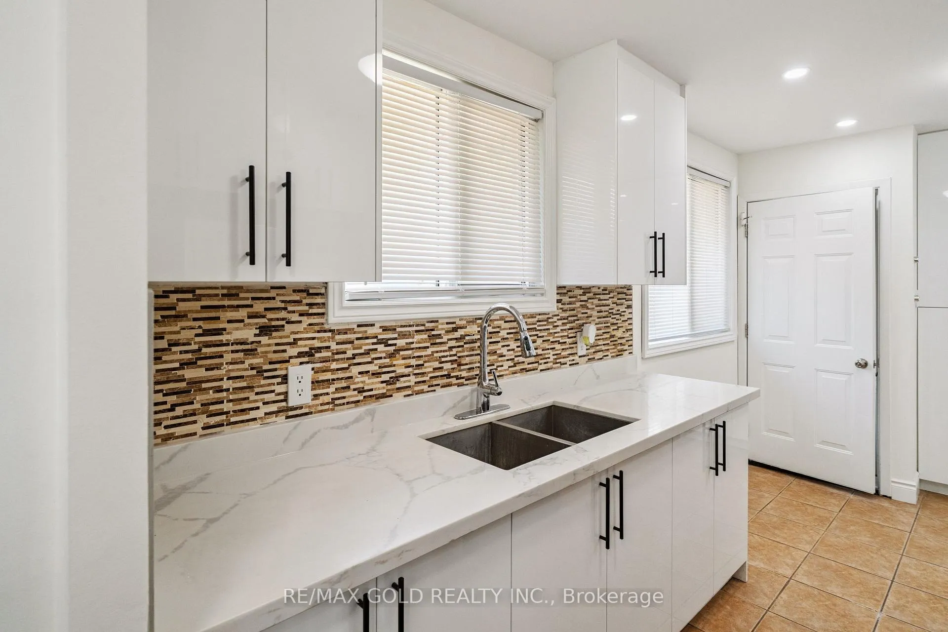 Photo 6 of 231 Cedarbrae Avenue, Waterloo — HOMEH
