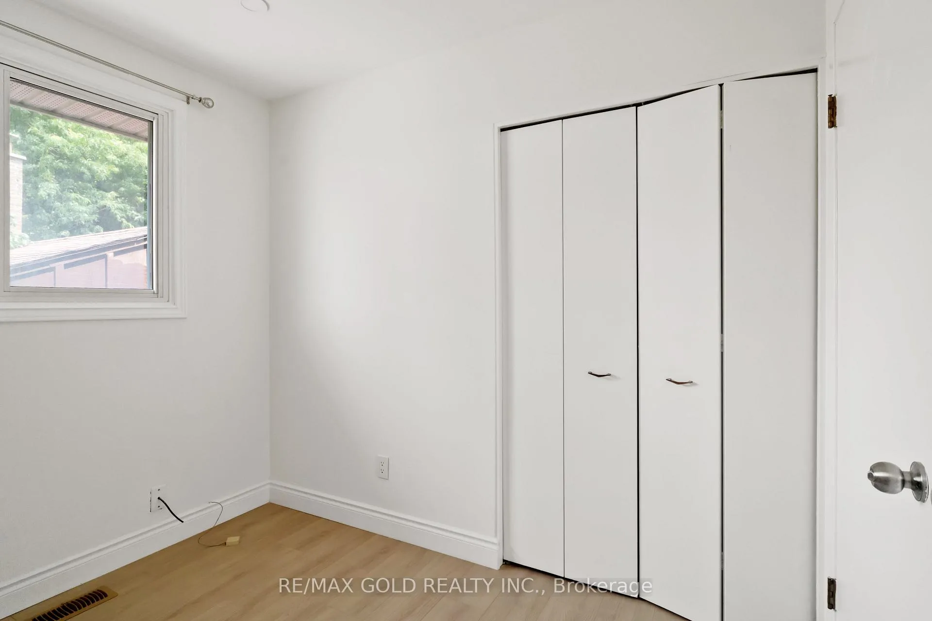 Photo 9 of 231 Cedarbrae Avenue, Waterloo — HOMEH