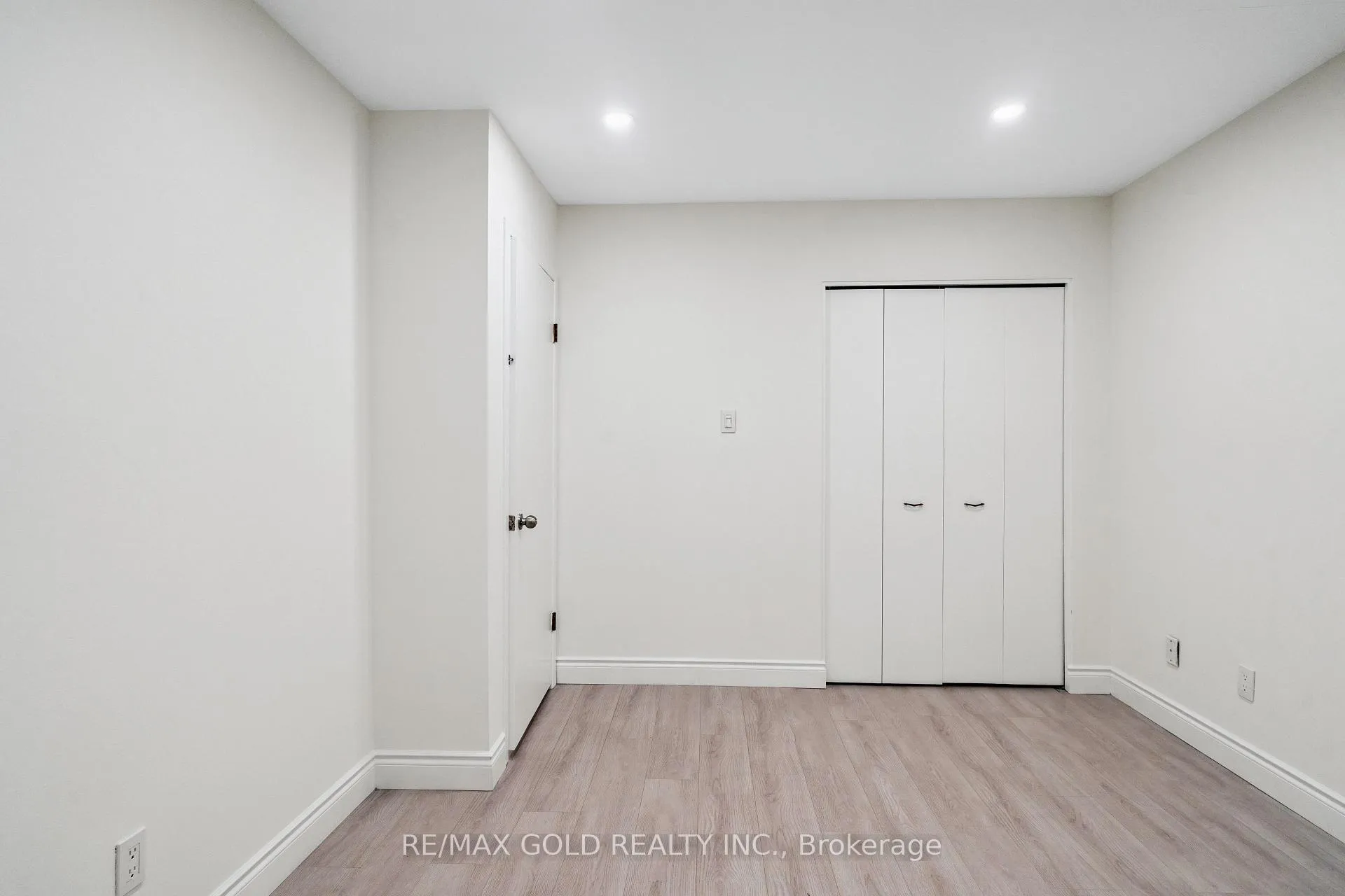 Photo 11 of 231 Cedarbrae Avenue, Waterloo — HOMEH