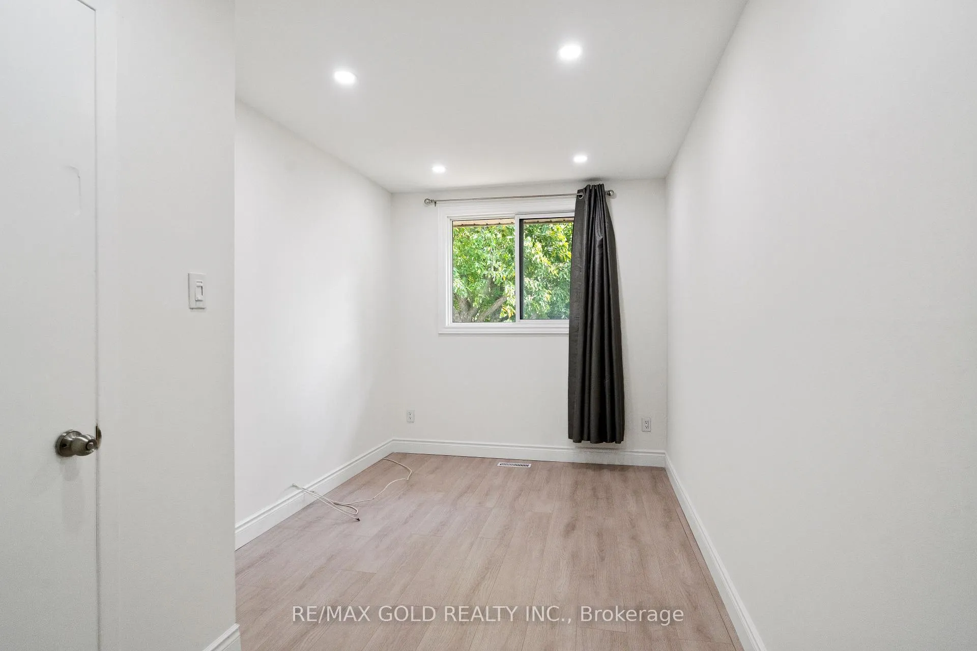 Photo 12 of 231 Cedarbrae Avenue, Waterloo — HOMEH