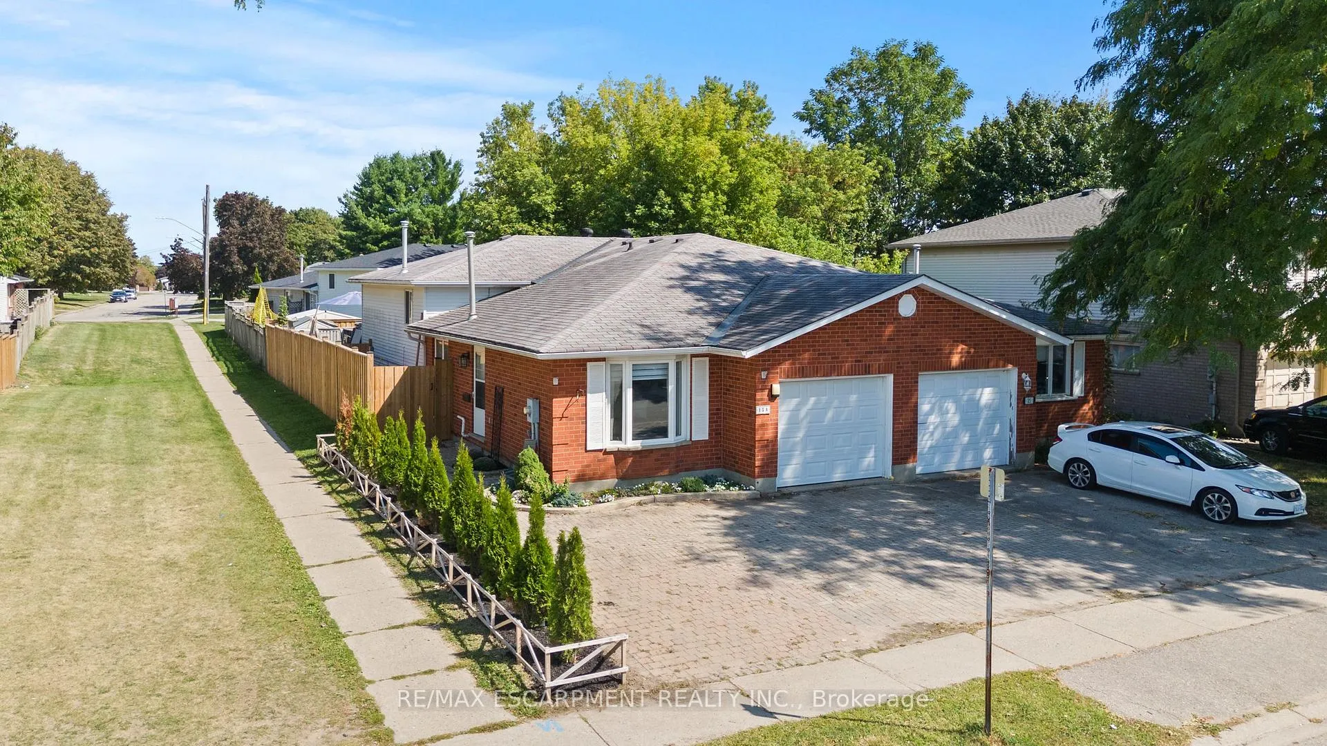 Photo 2 of Unit A, 15 Oak Avenue, Brant, Paris — HOMEH