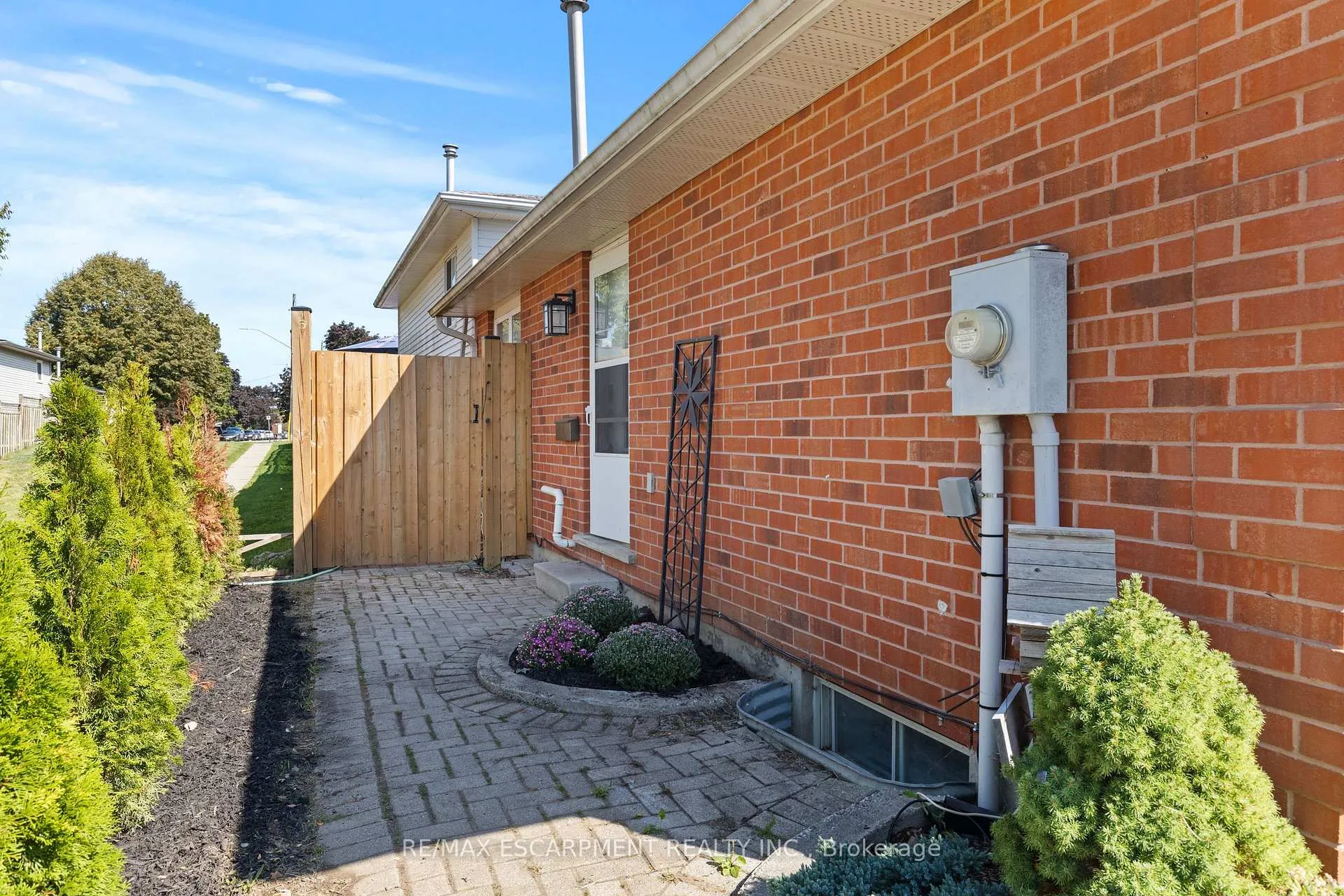 Photo 4 of Unit A, 15 Oak Avenue, Brant, Paris — HOMEH
