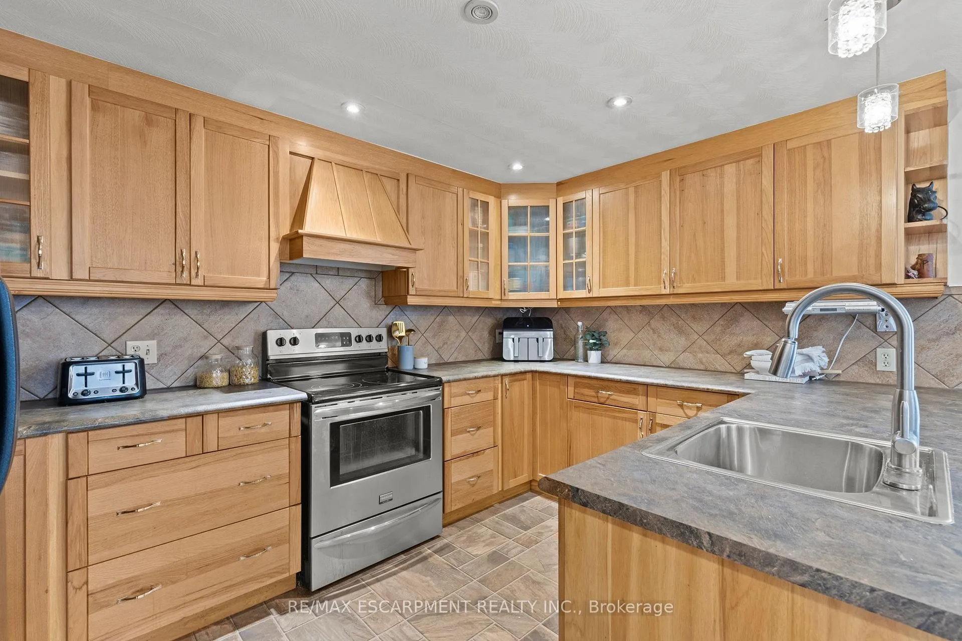 Photo 13 of Unit A, 15 Oak Avenue, Brant, Paris — HOMEH