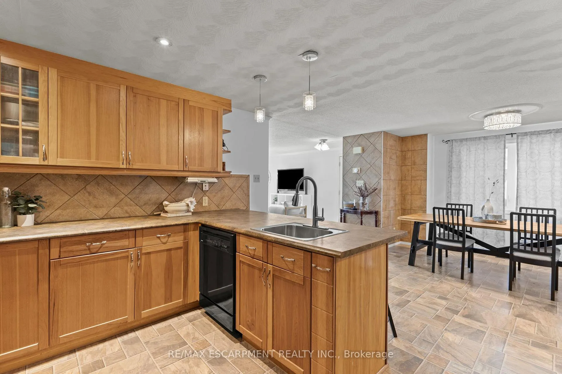Photo 15 of Unit A, 15 Oak Avenue, Brant, Paris — HOMEH