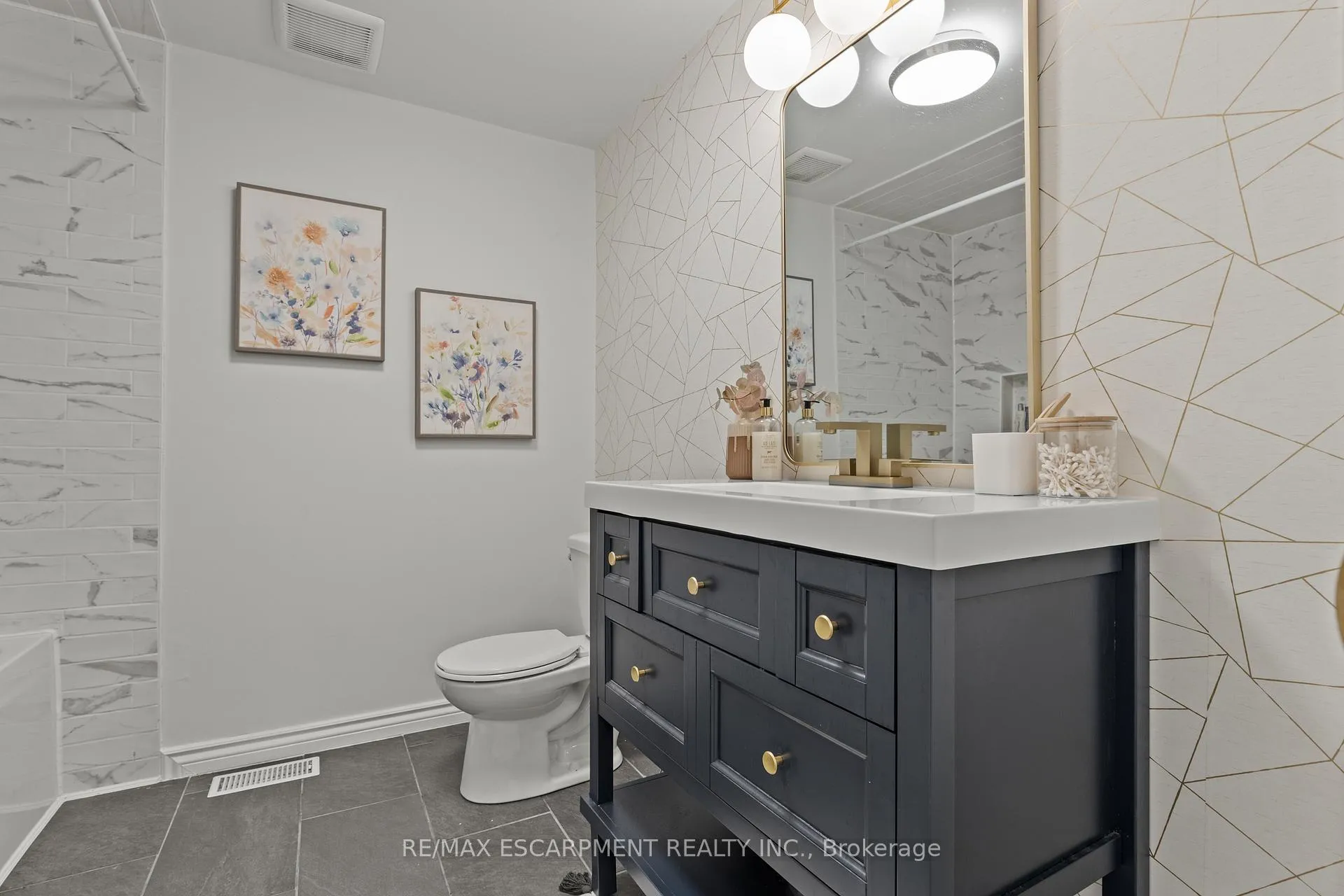 Photo 21 of Unit A, 15 Oak Avenue, Brant, Paris — HOMEH