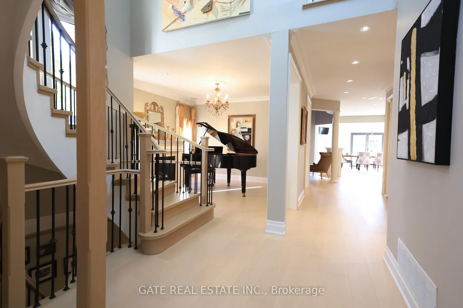Photo 3 of 2 Ormsby Court, Richmond Hill, Bayview Hill — HOMEH