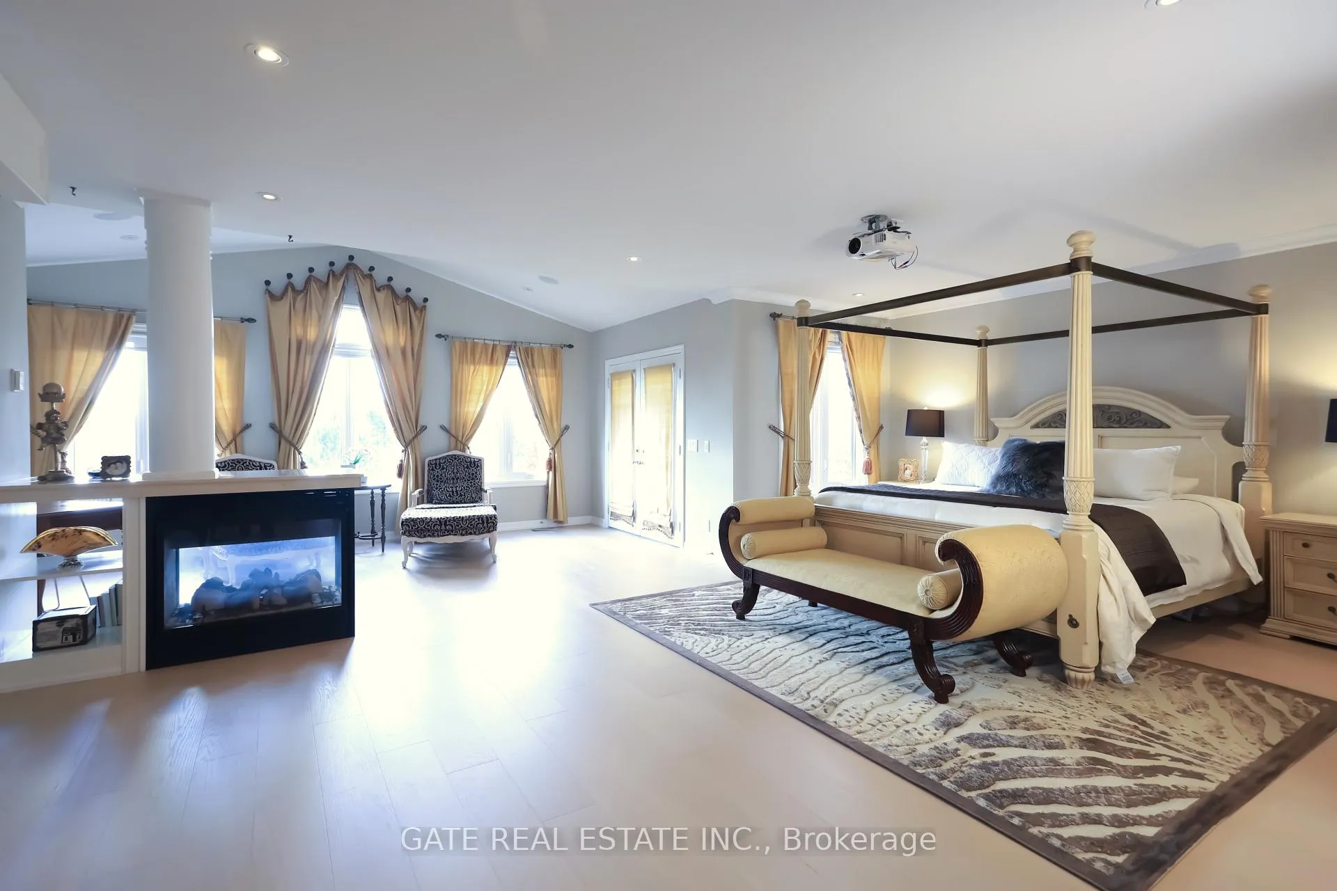 Photo 25 of 2 Ormsby Court, Richmond Hill, Bayview Hill — HOMEH