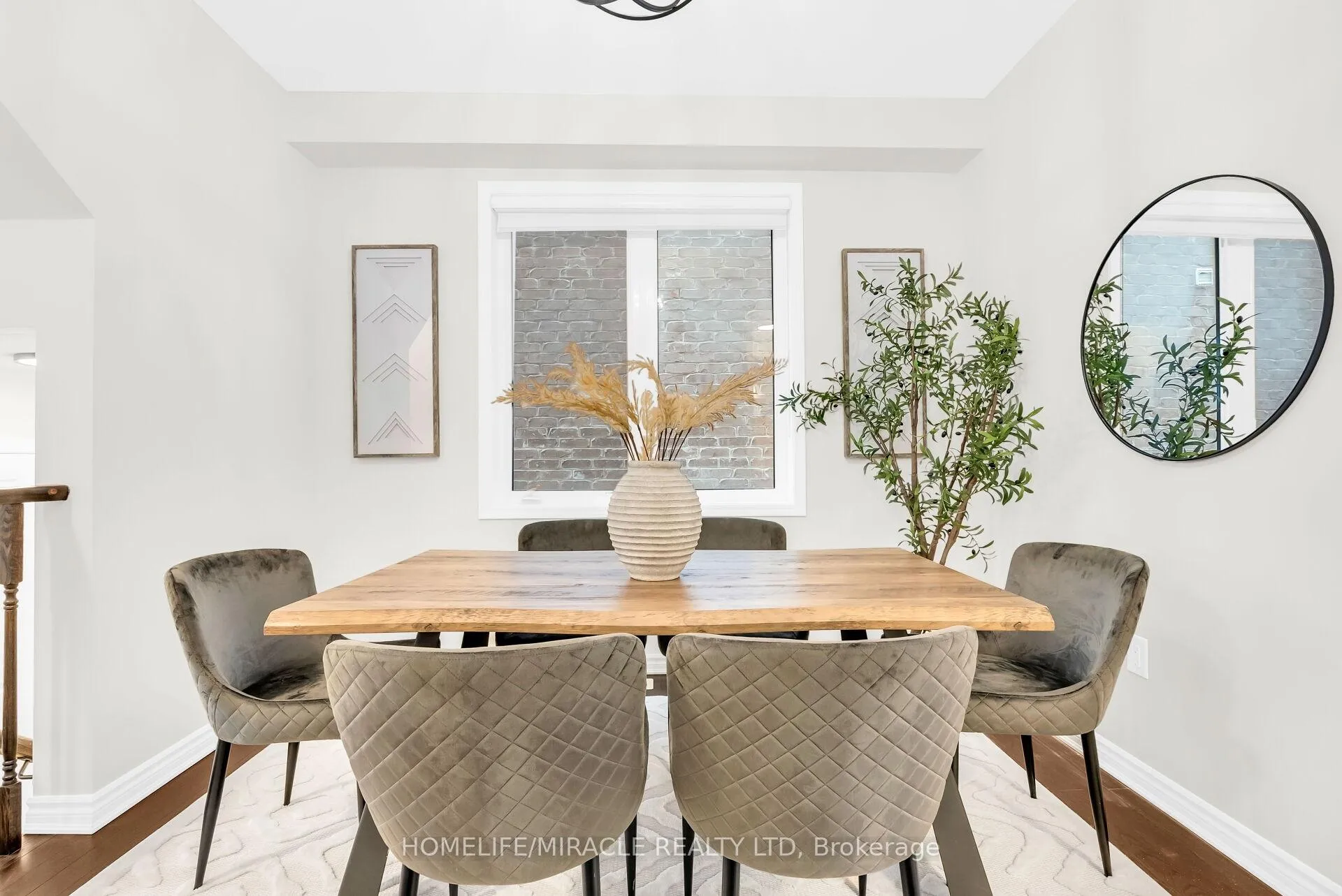 Photo 10 of 1344 Rose Way, Milton, Cobban — HOMEH