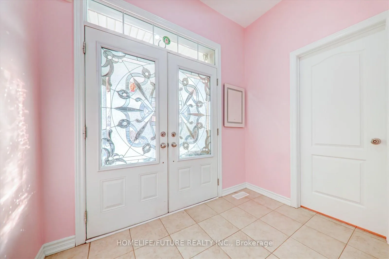 Photo 5 of 30 Willoughby Place, Clarington, Bowmanville — HOMEH