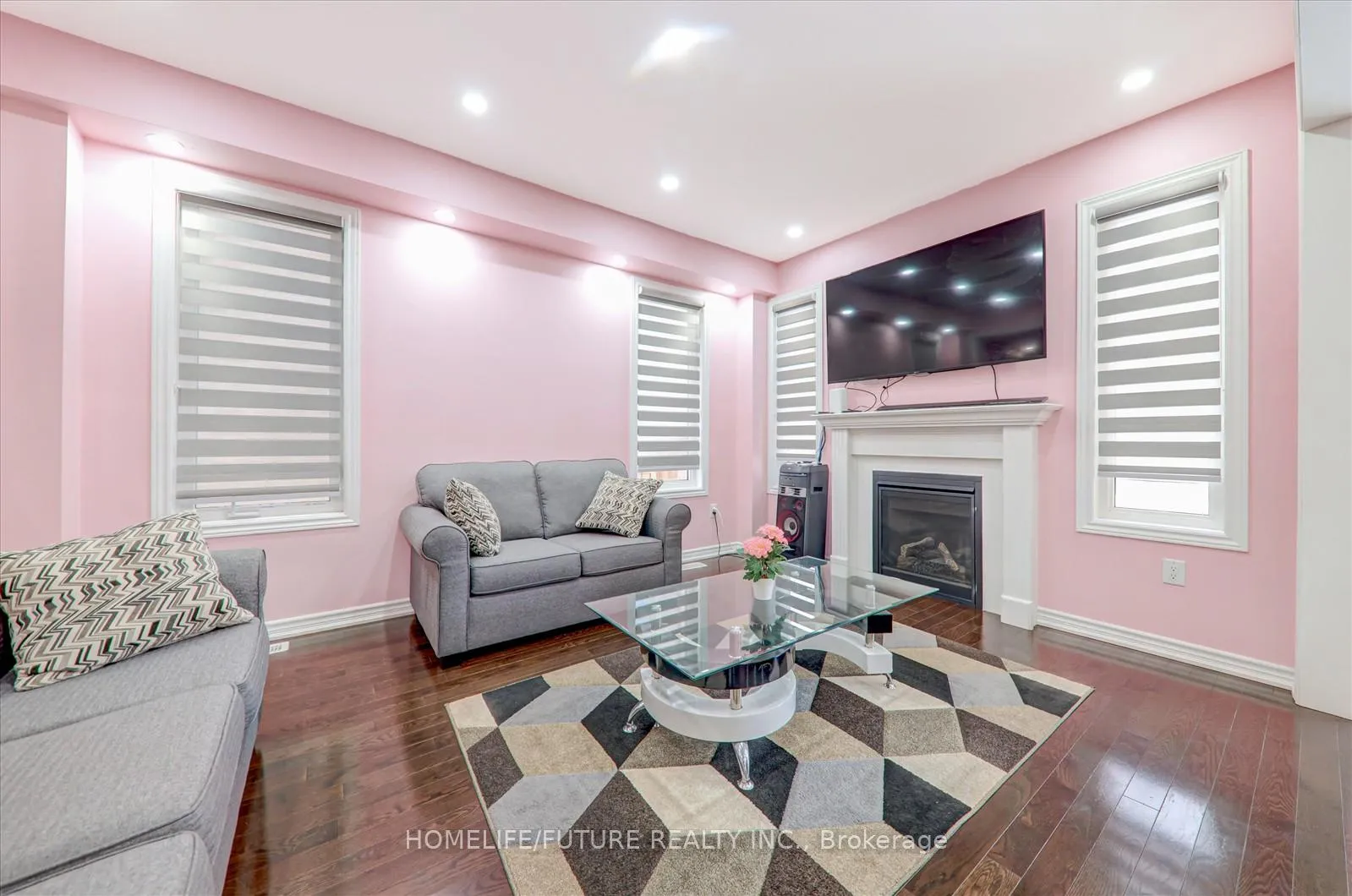 Photo 10 of 30 Willoughby Place, Clarington, Bowmanville — HOMEH